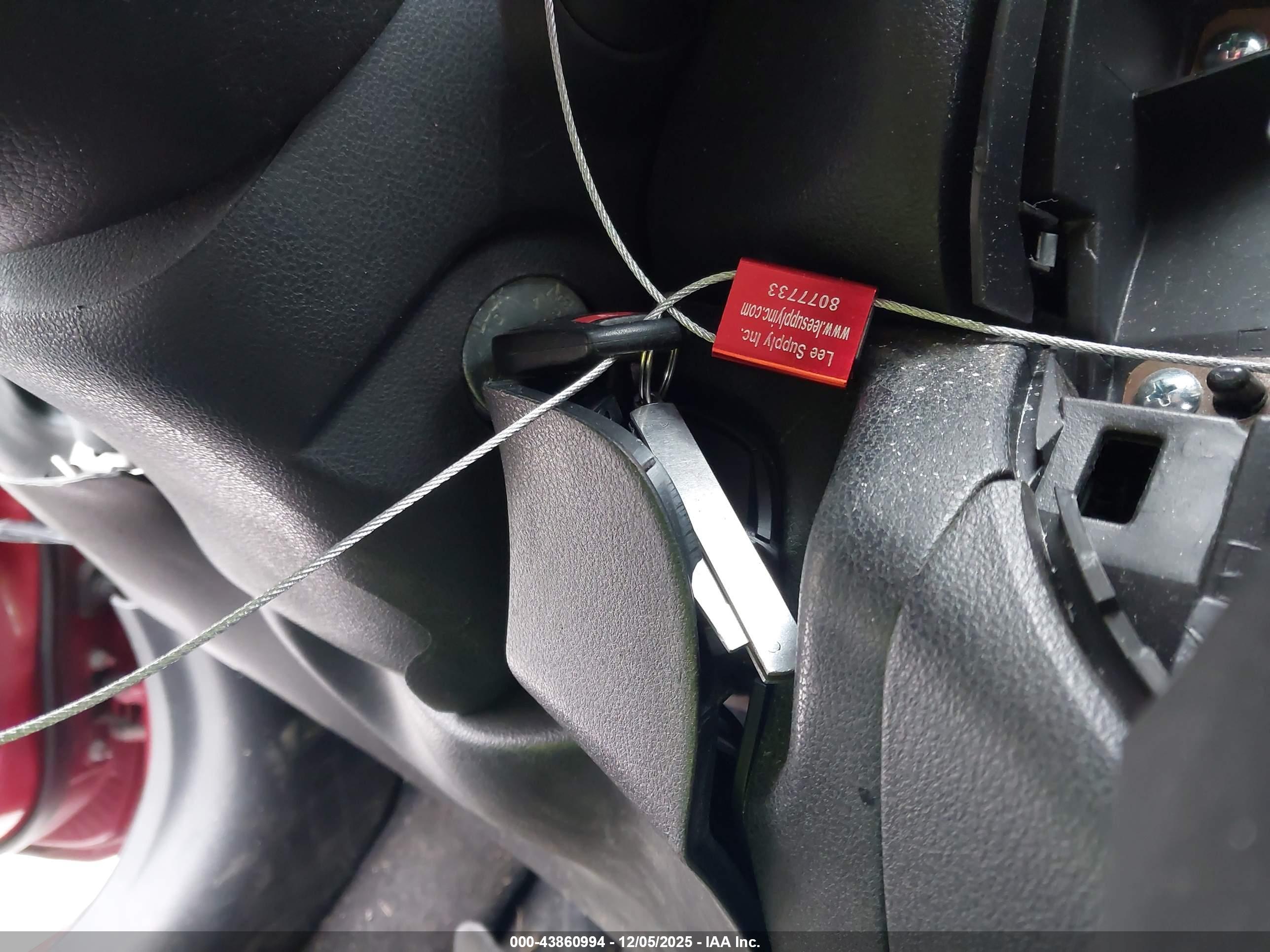 NISSAN VERSA image 11