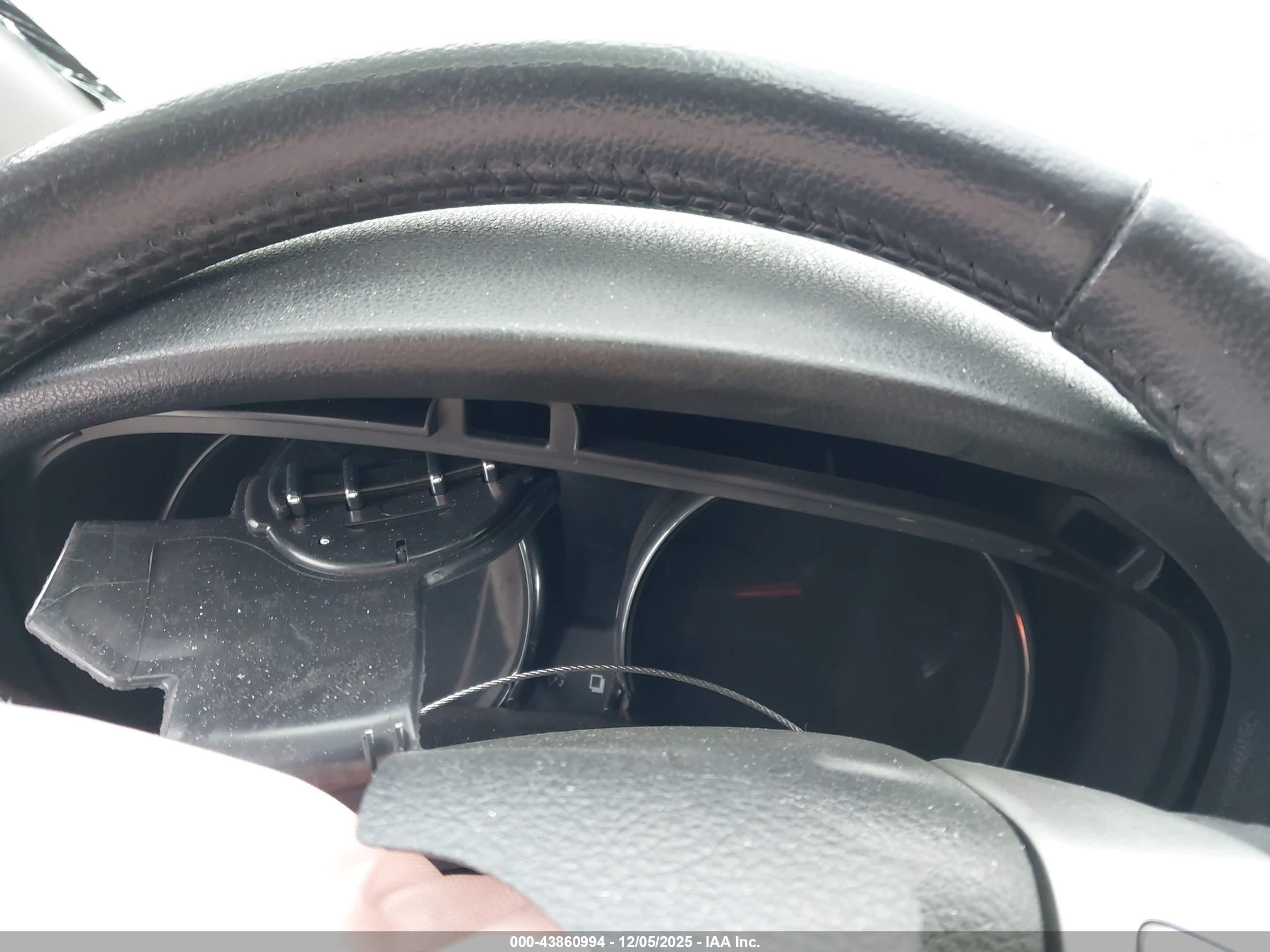 NISSAN VERSA image 7