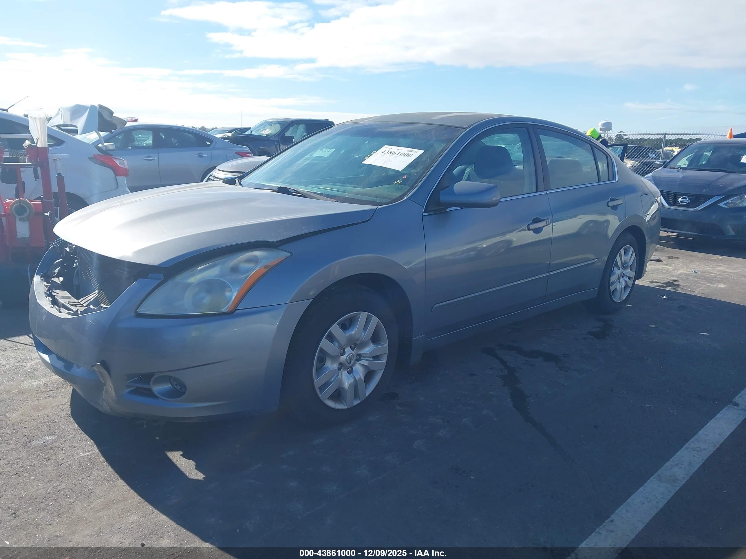 NISSAN ALTIMA image 2