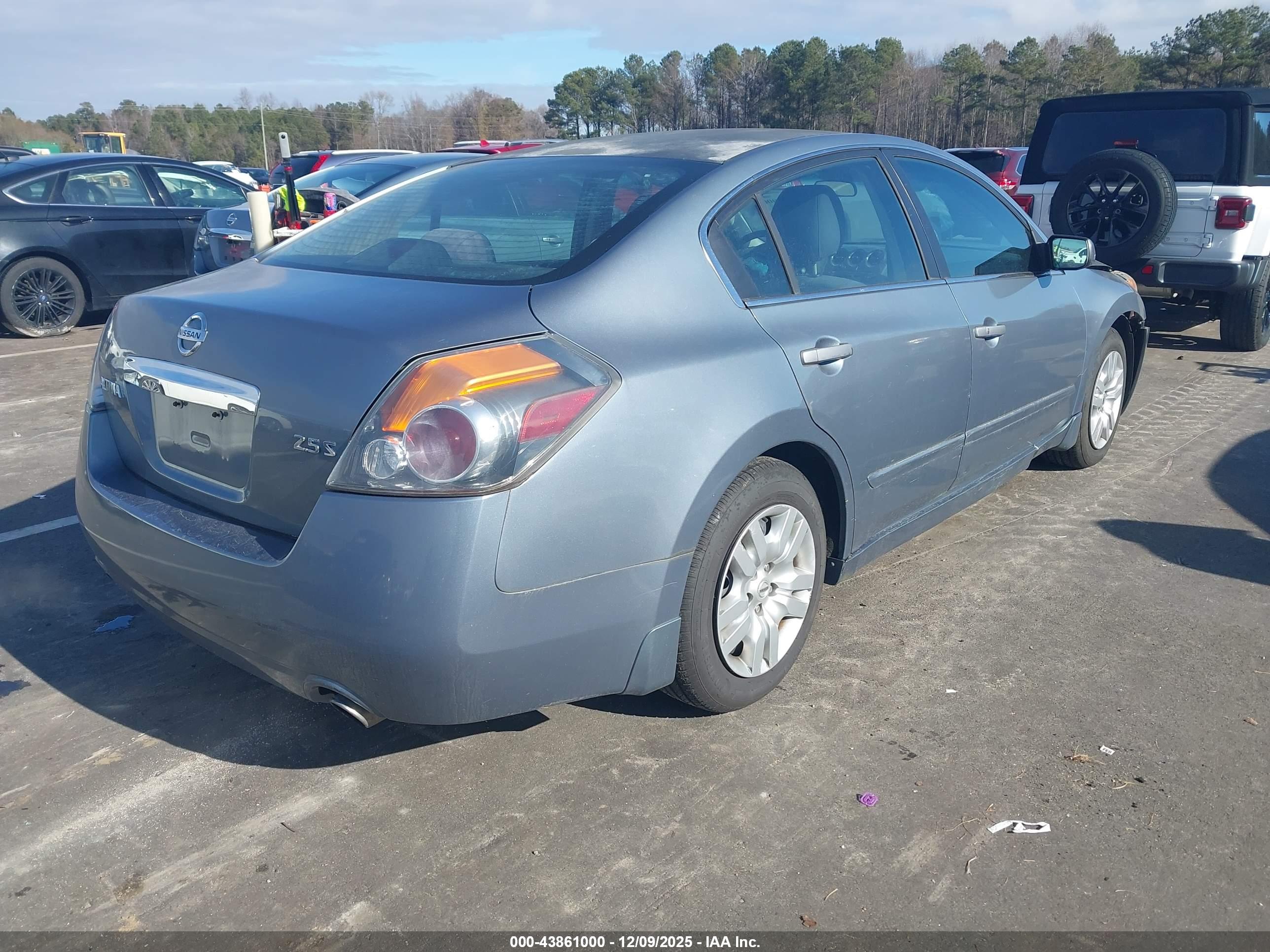 NISSAN ALTIMA image 4