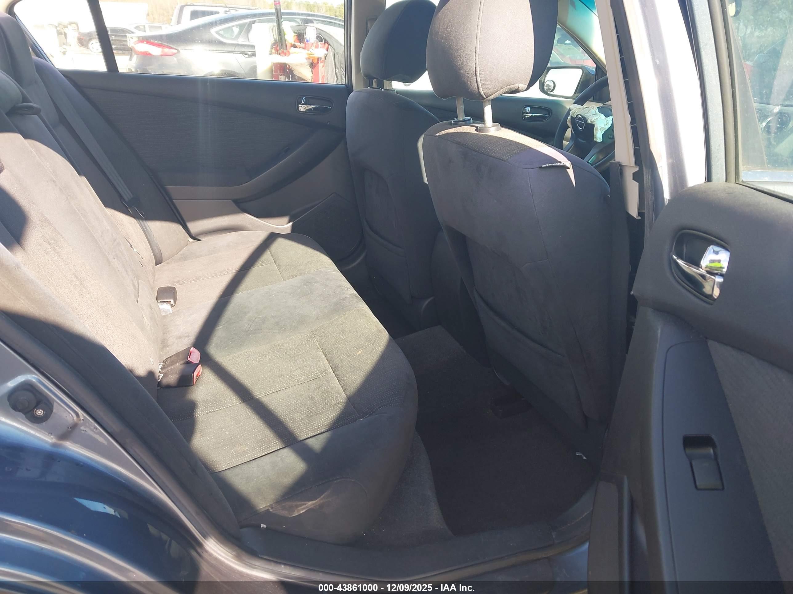 NISSAN ALTIMA image 8