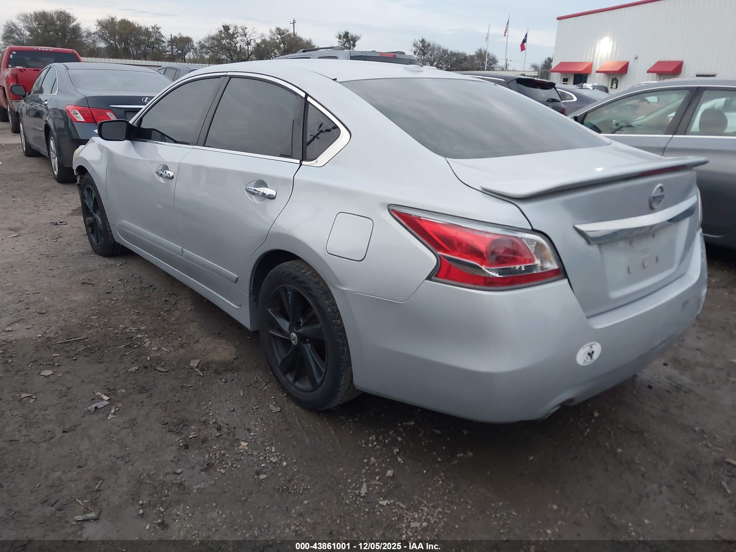 NISSAN ALTIMA image 3