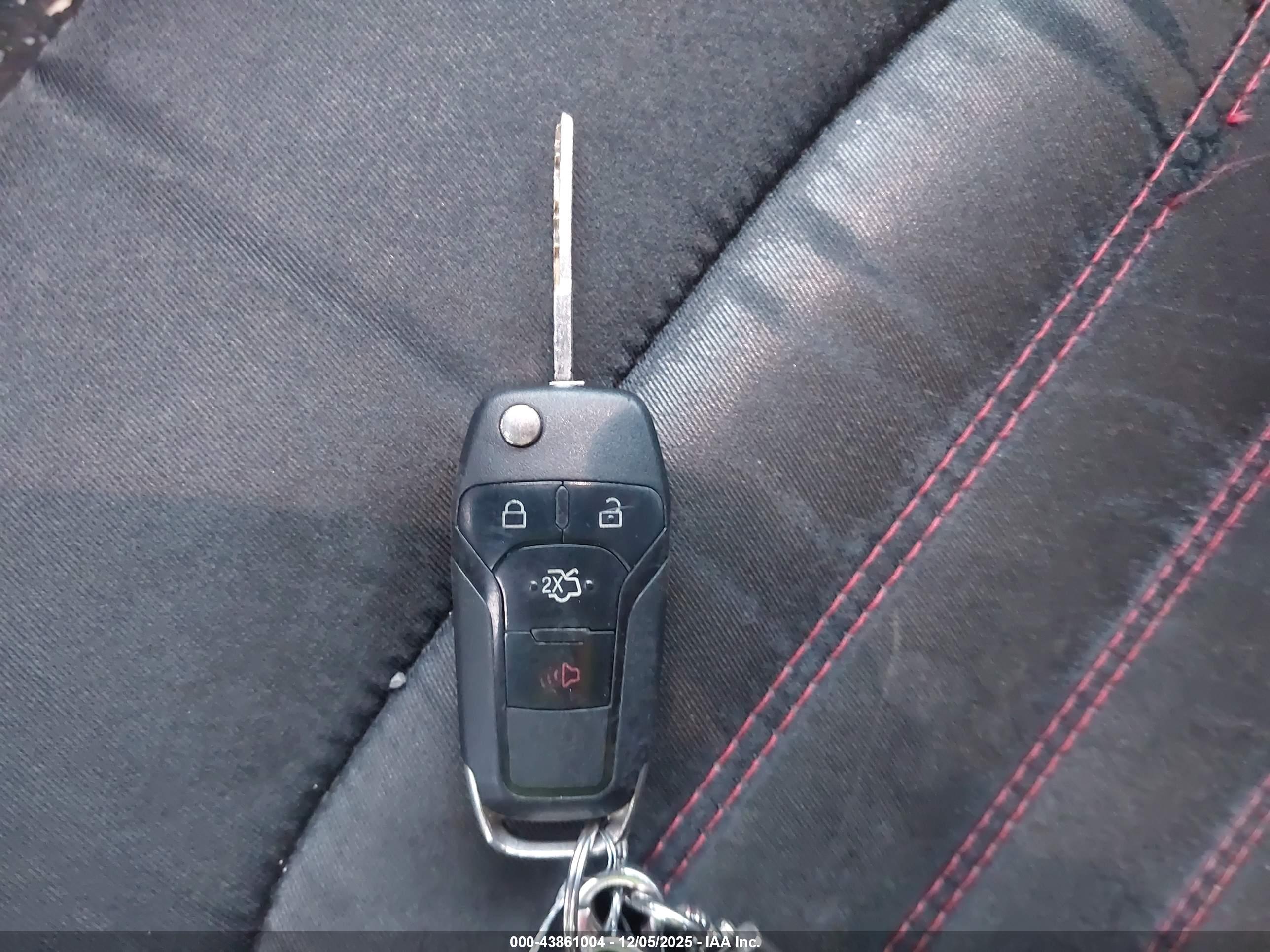 FORD FUSION image 11