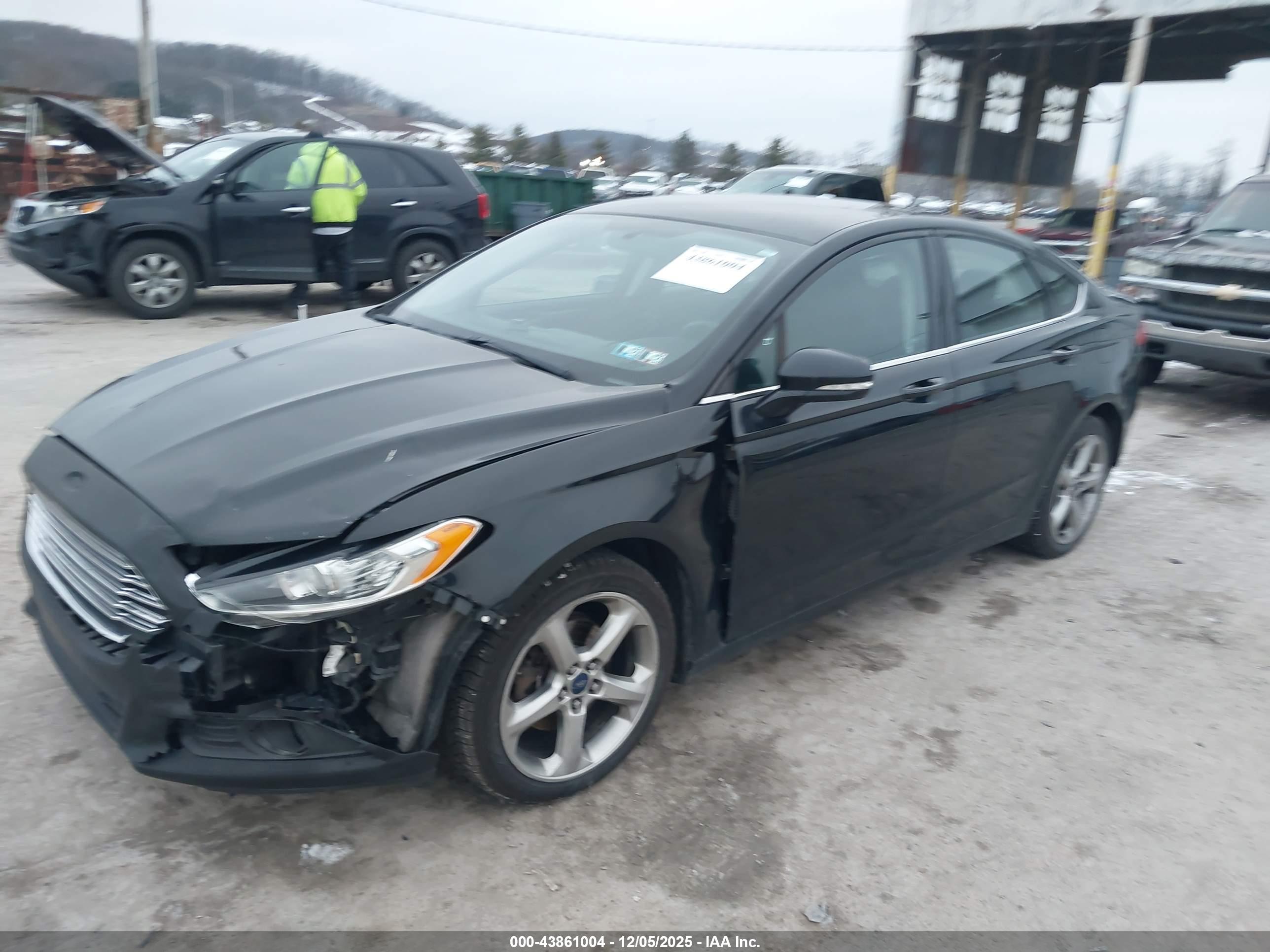 FORD FUSION image 2