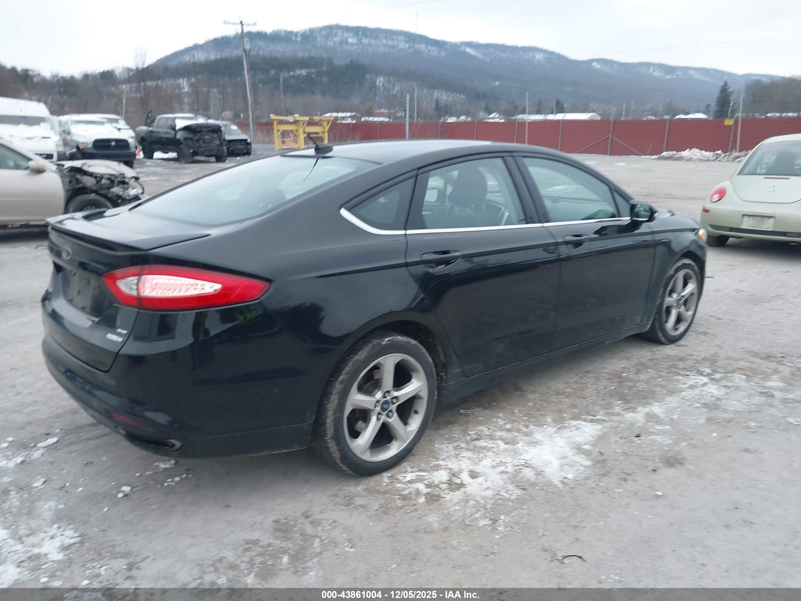 FORD FUSION image 4