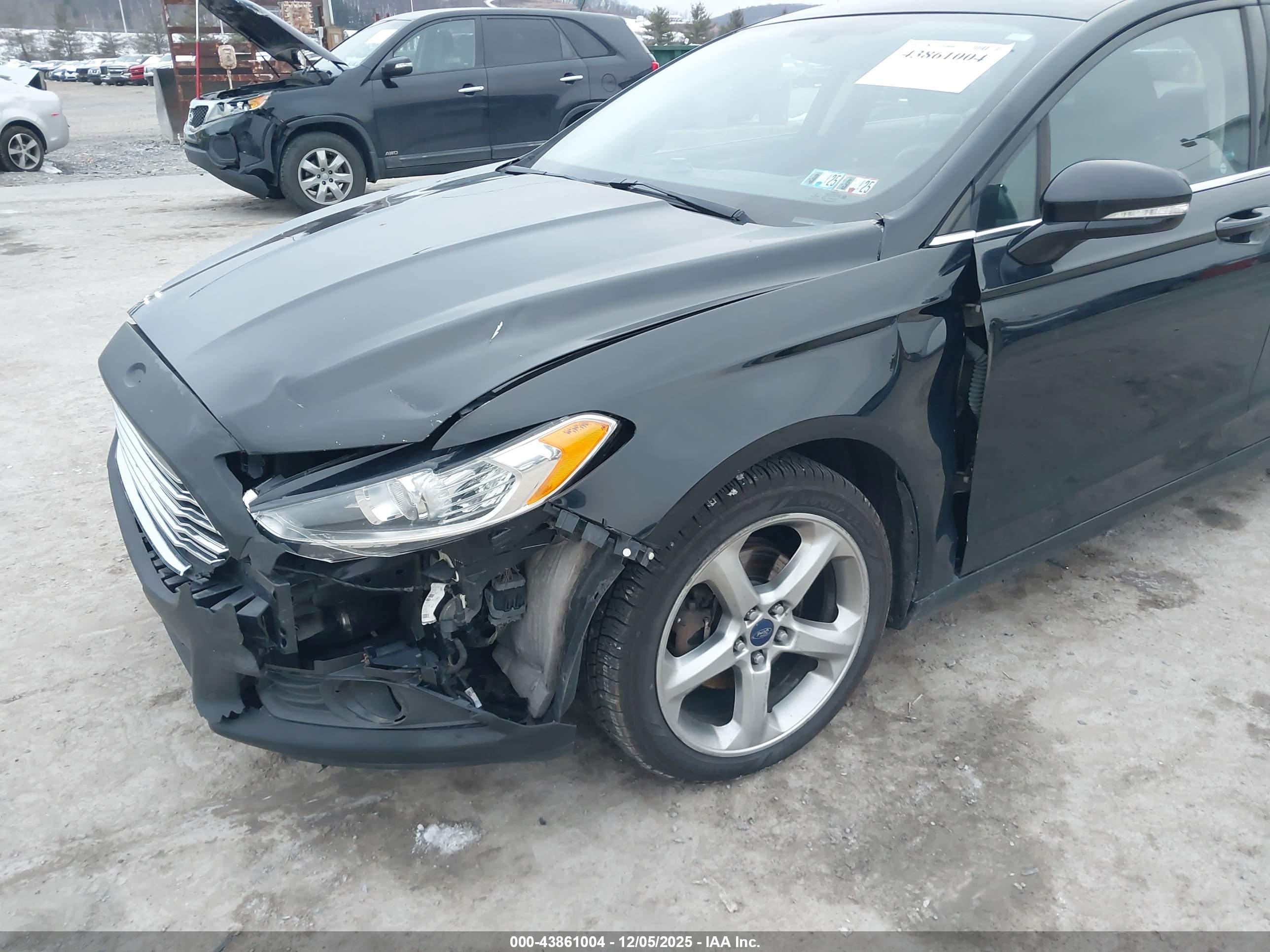 FORD FUSION image 6