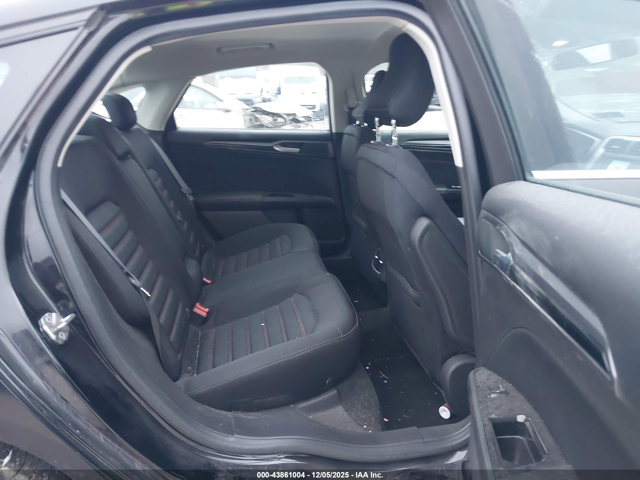 FORD FUSION image 8