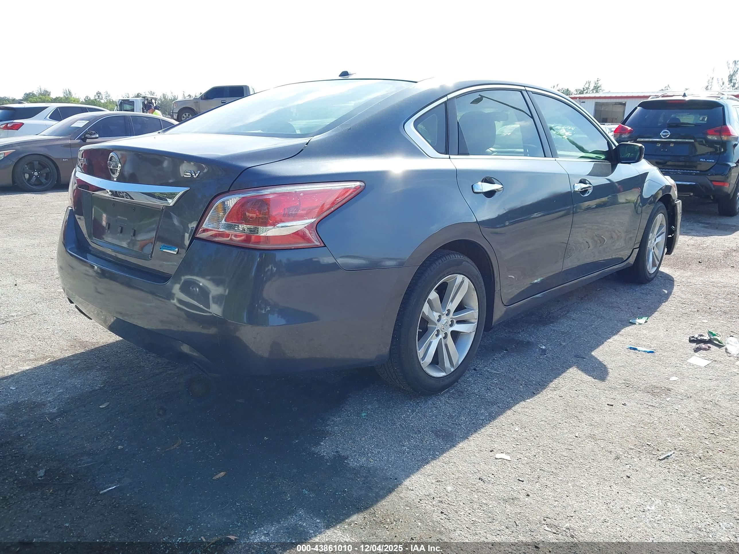 NISSAN ALTIMA image 4