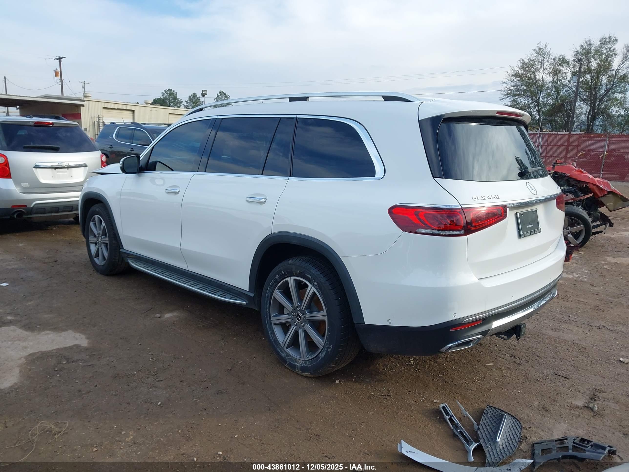 MERCEDES-BENZ GLS image 3