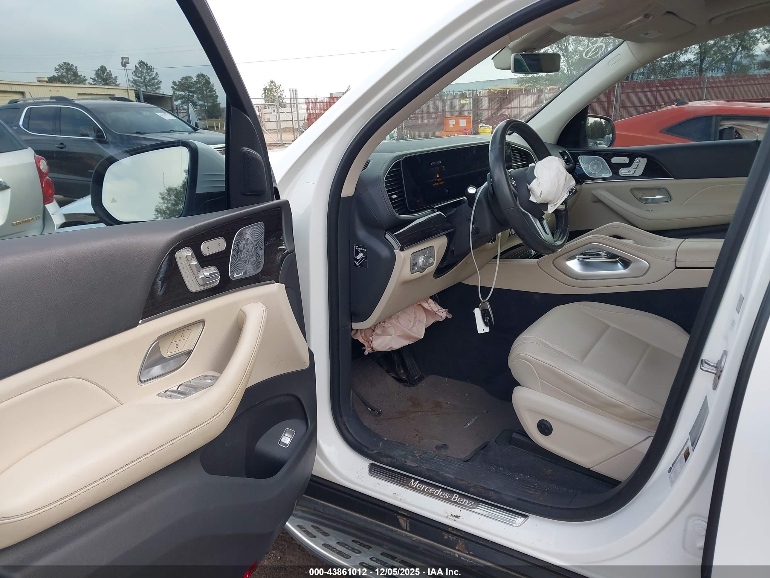 MERCEDES-BENZ GLS image 5