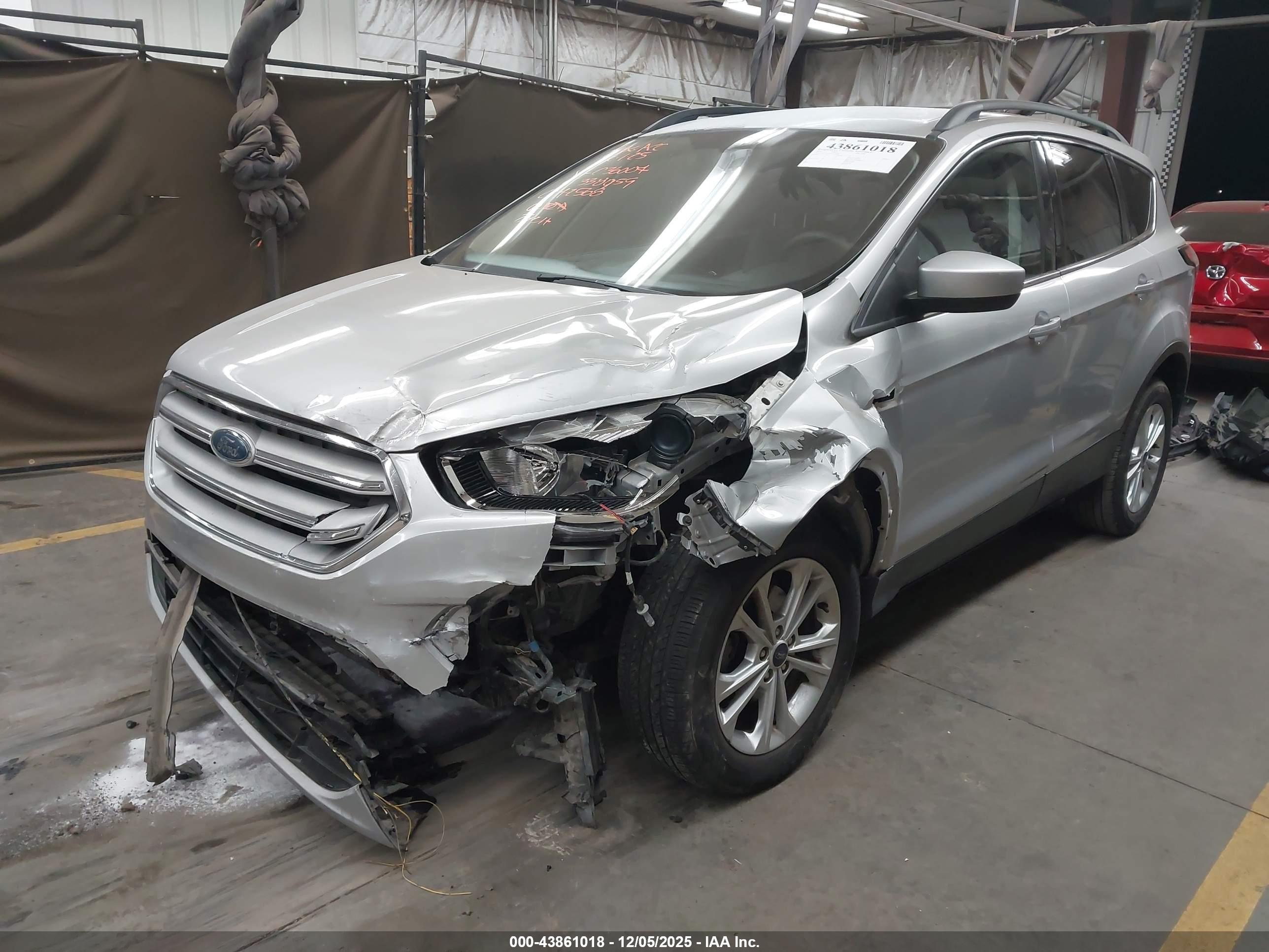 FORD ESCAPE image 2