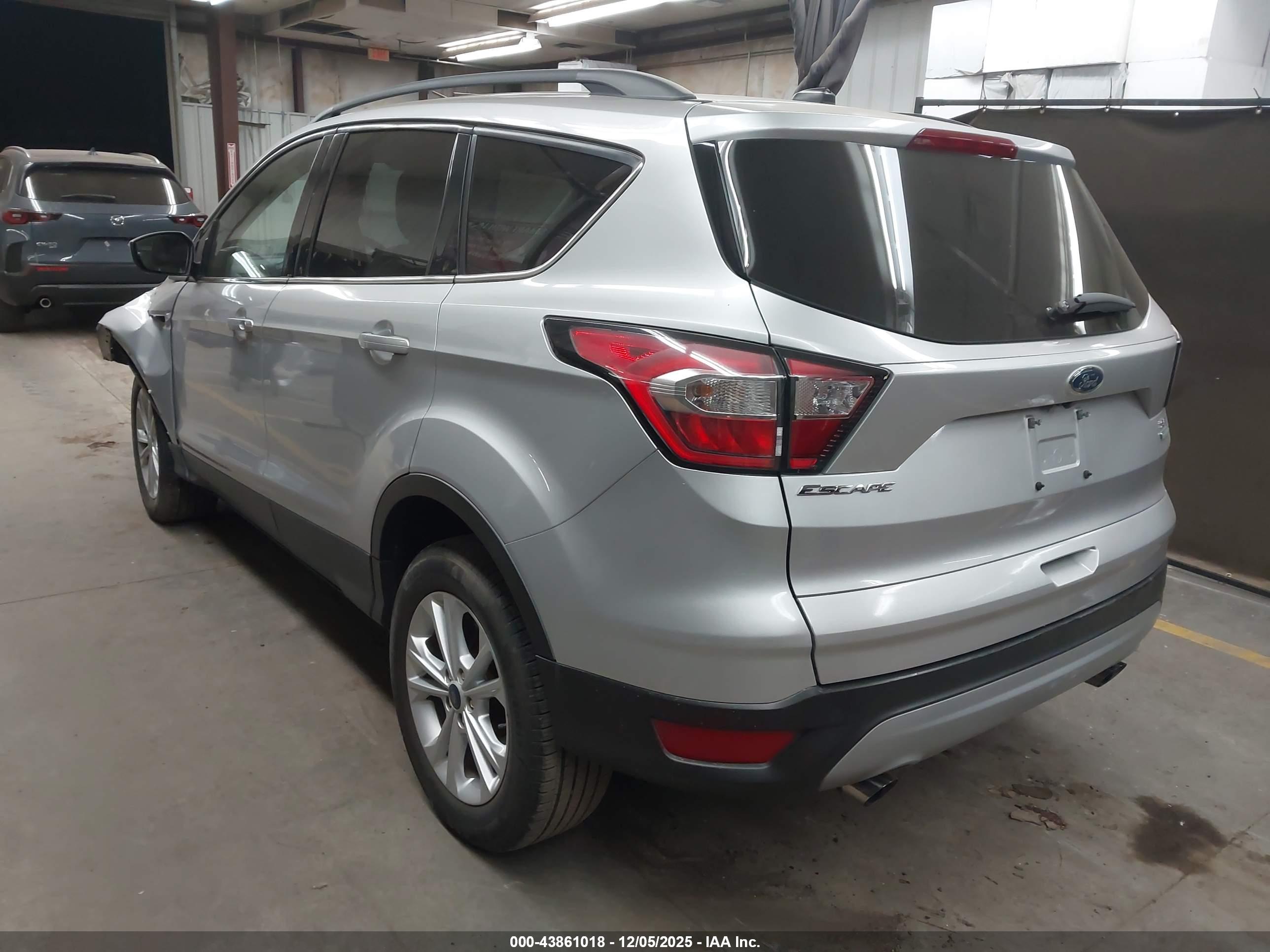 FORD ESCAPE image 3