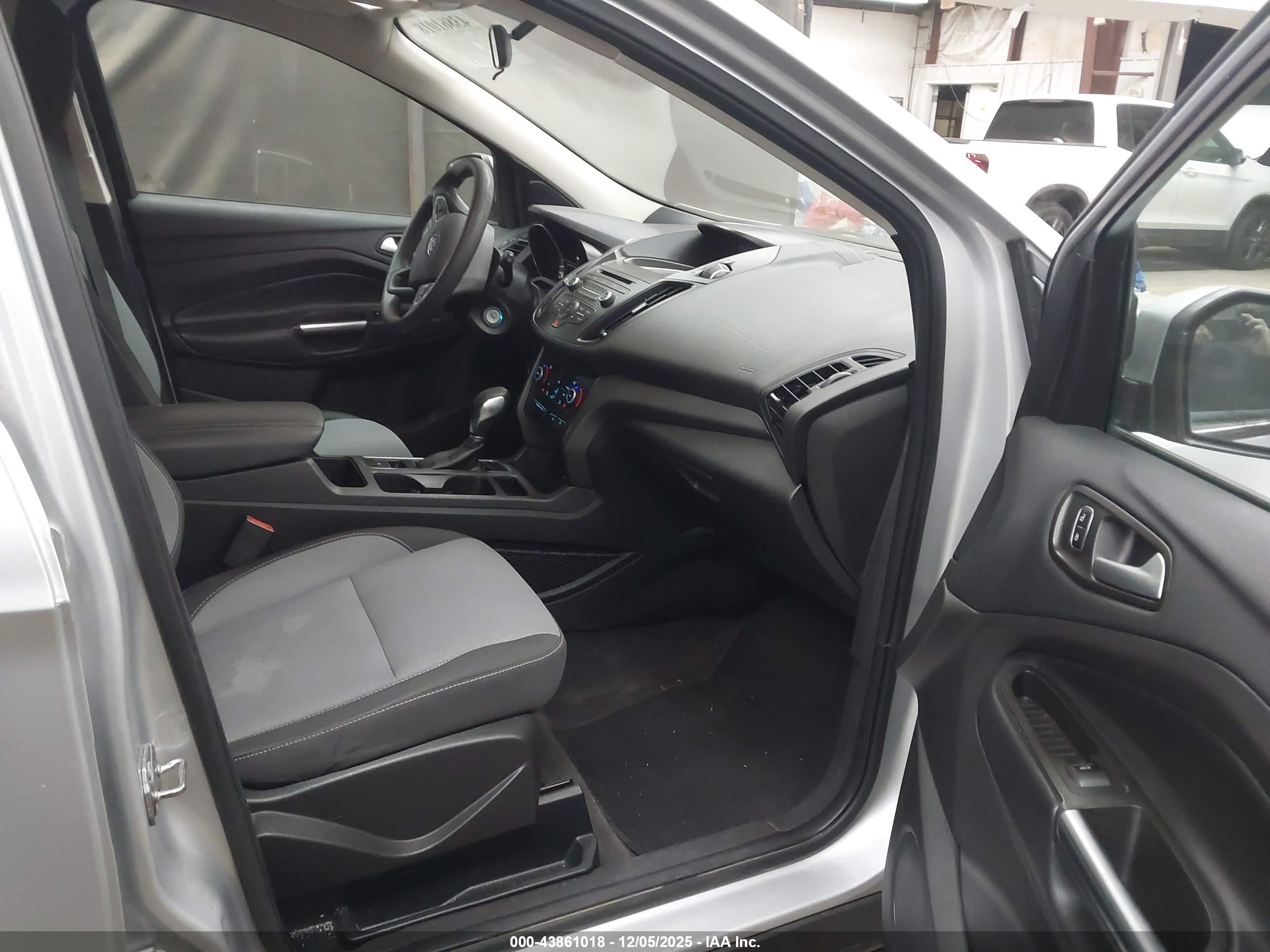 FORD ESCAPE image 5