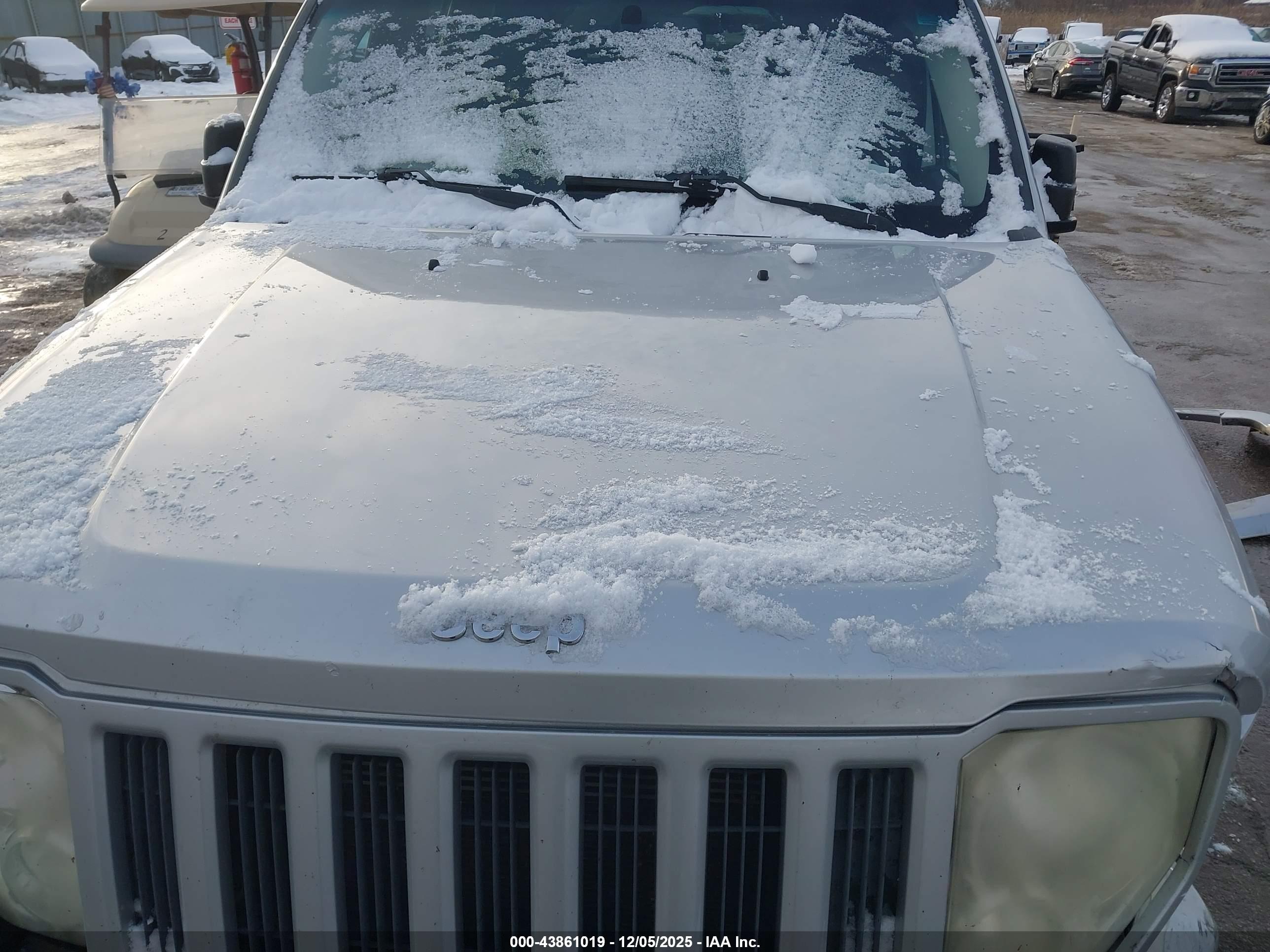 JEEP LIBERTY image 10