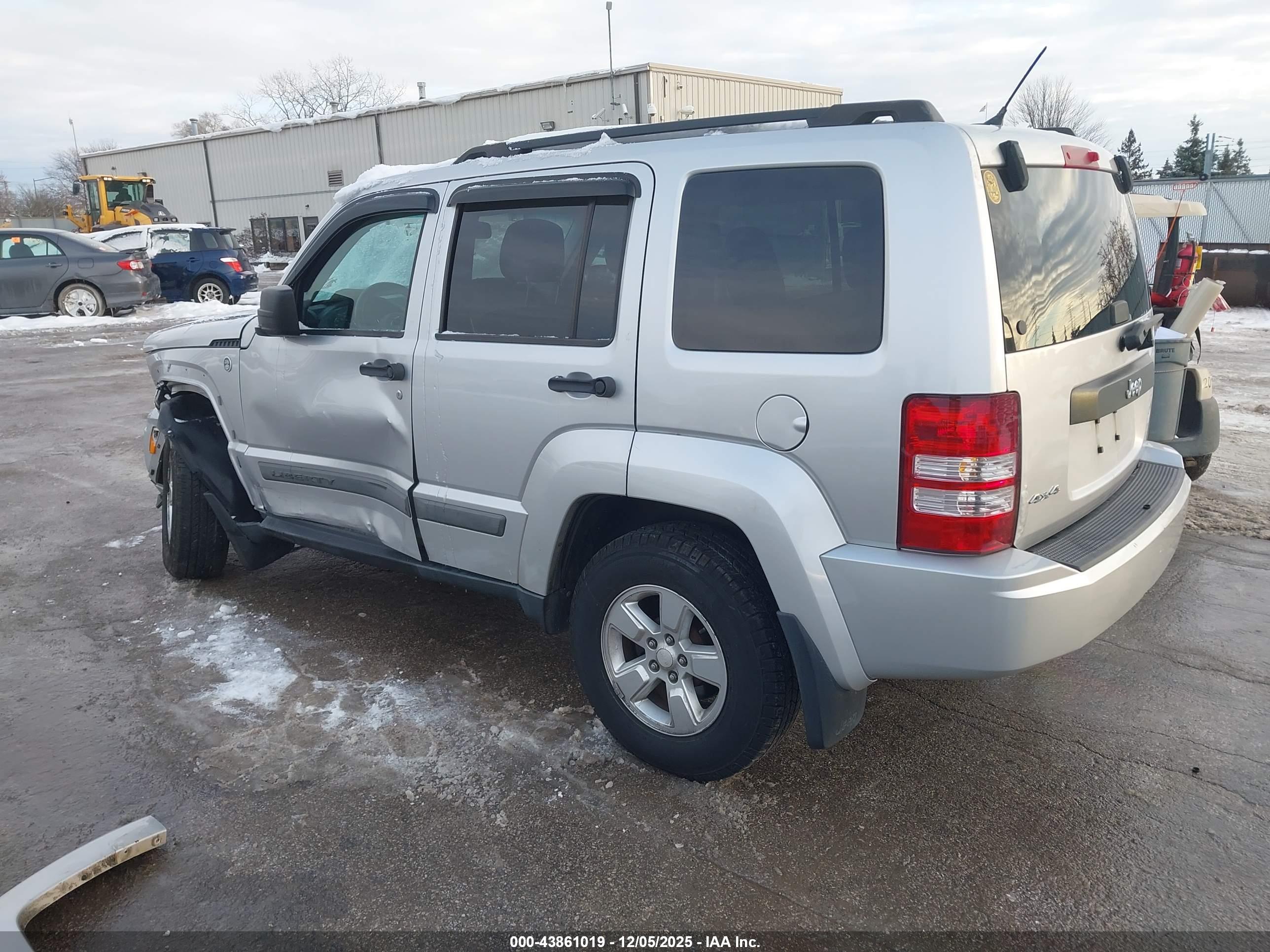JEEP LIBERTY image 3