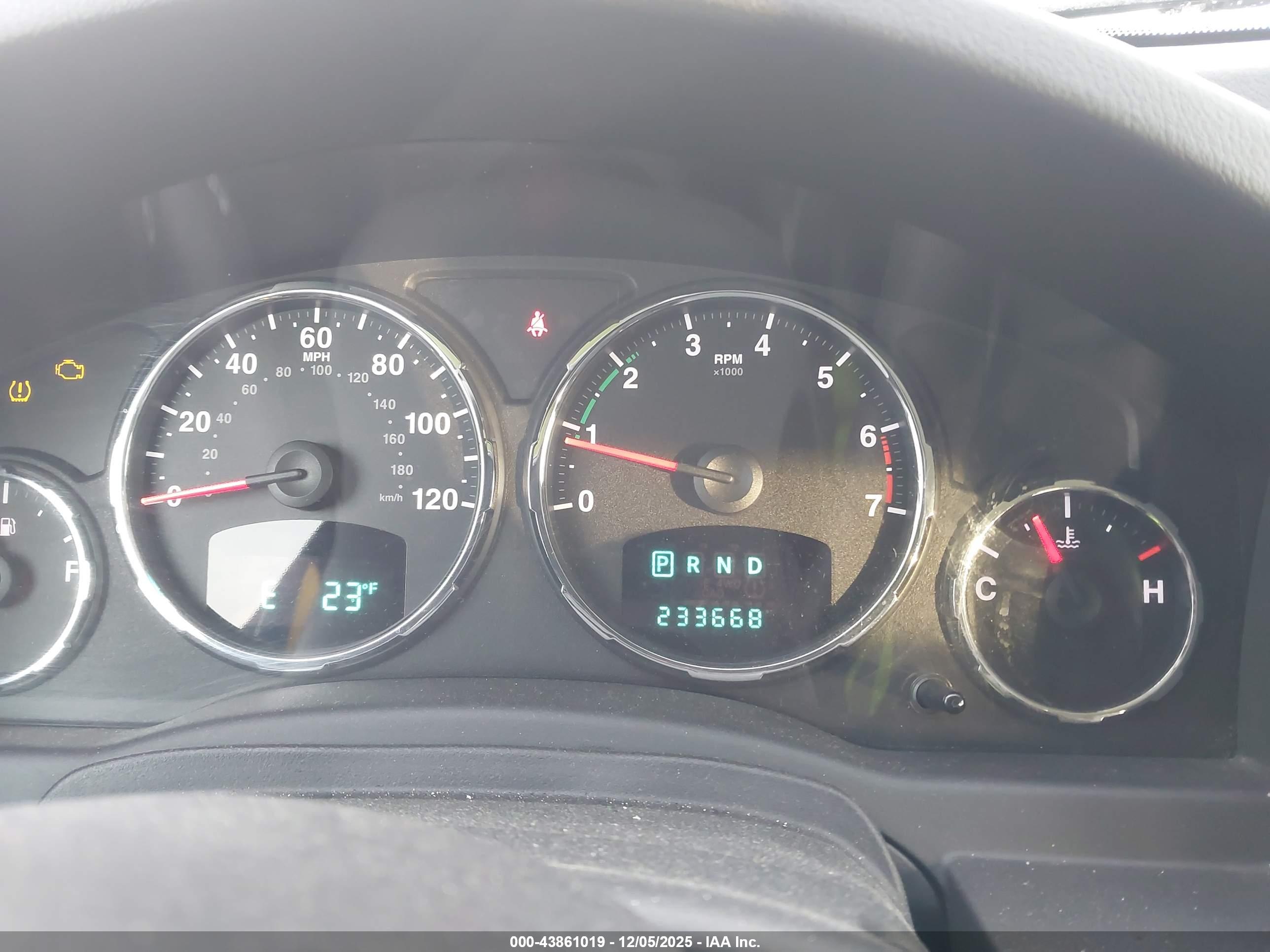JEEP LIBERTY image 7