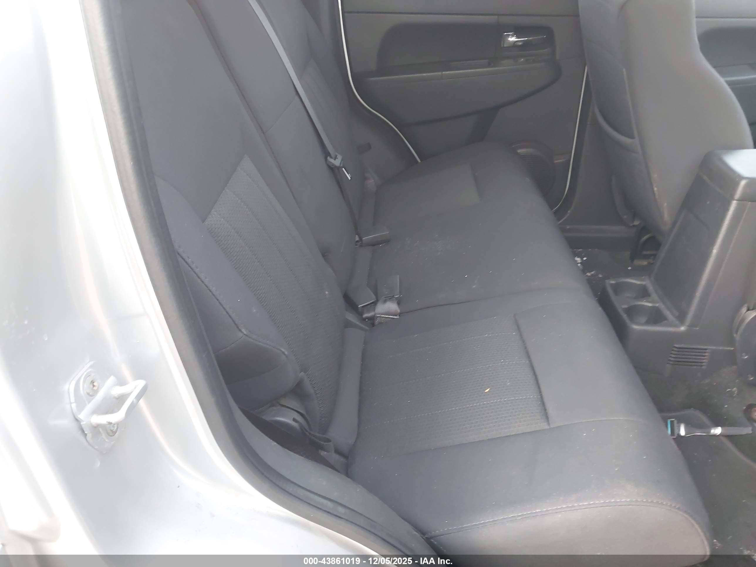 JEEP LIBERTY image 8