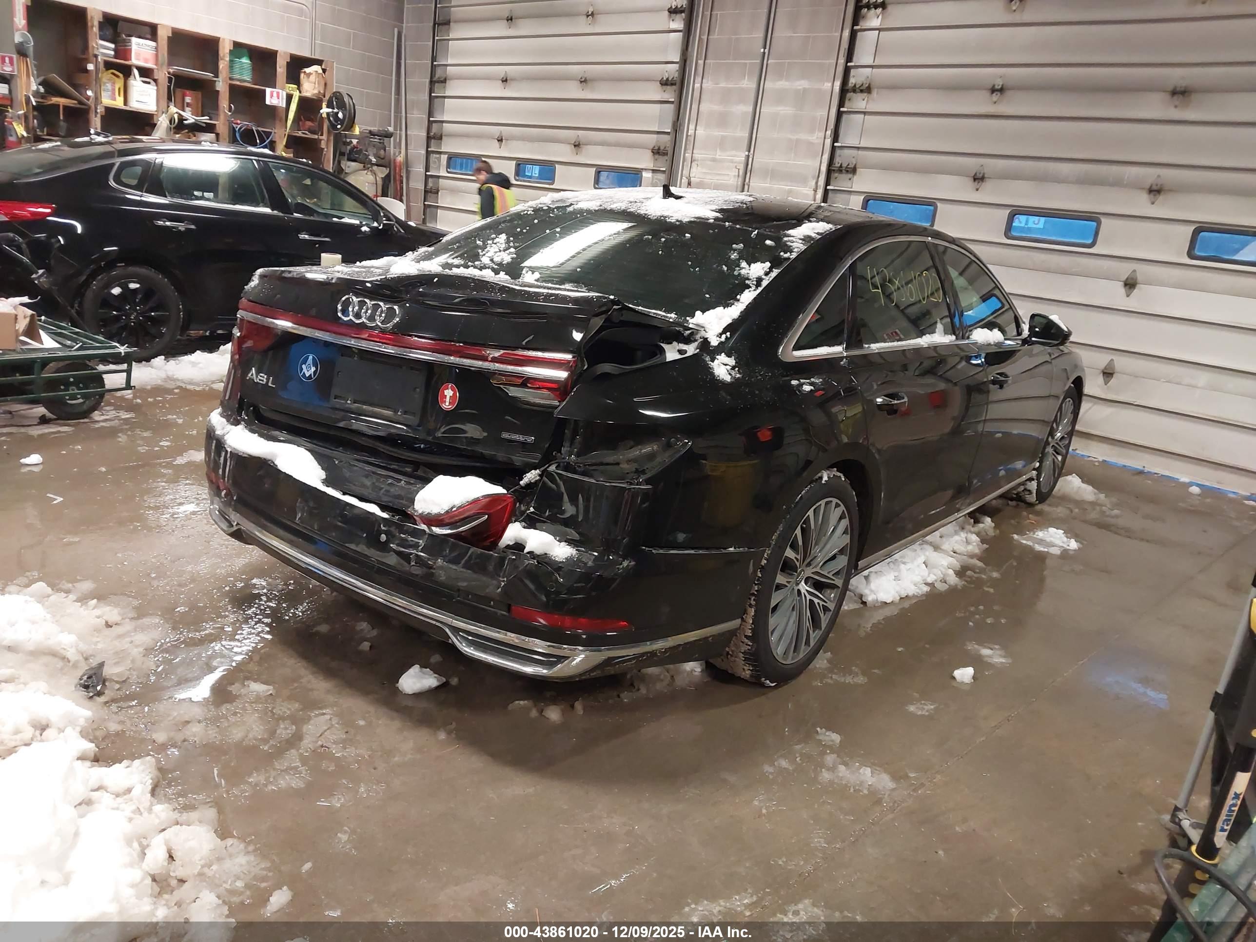 AUDI A8 image 4