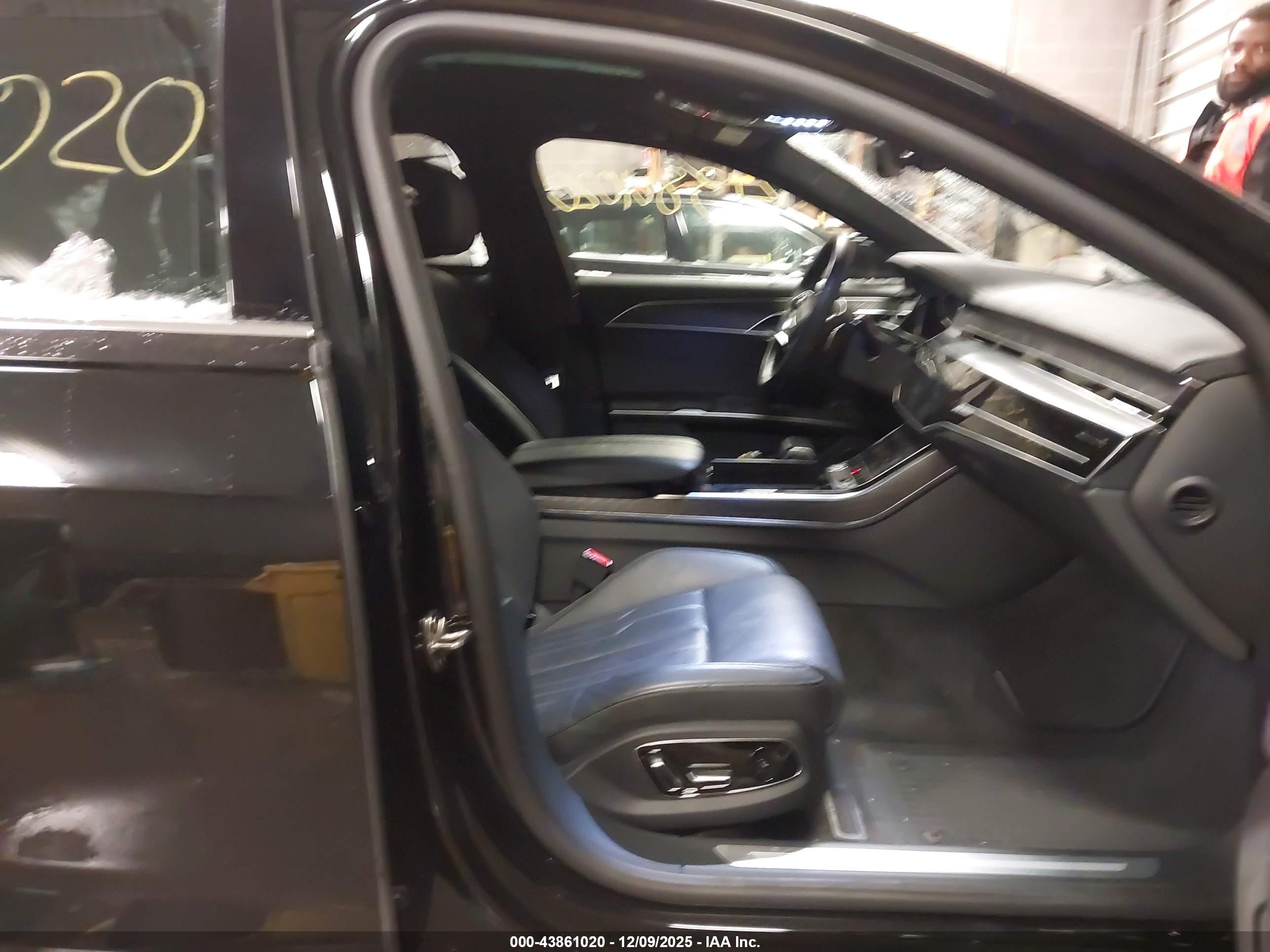 AUDI A8 image 5