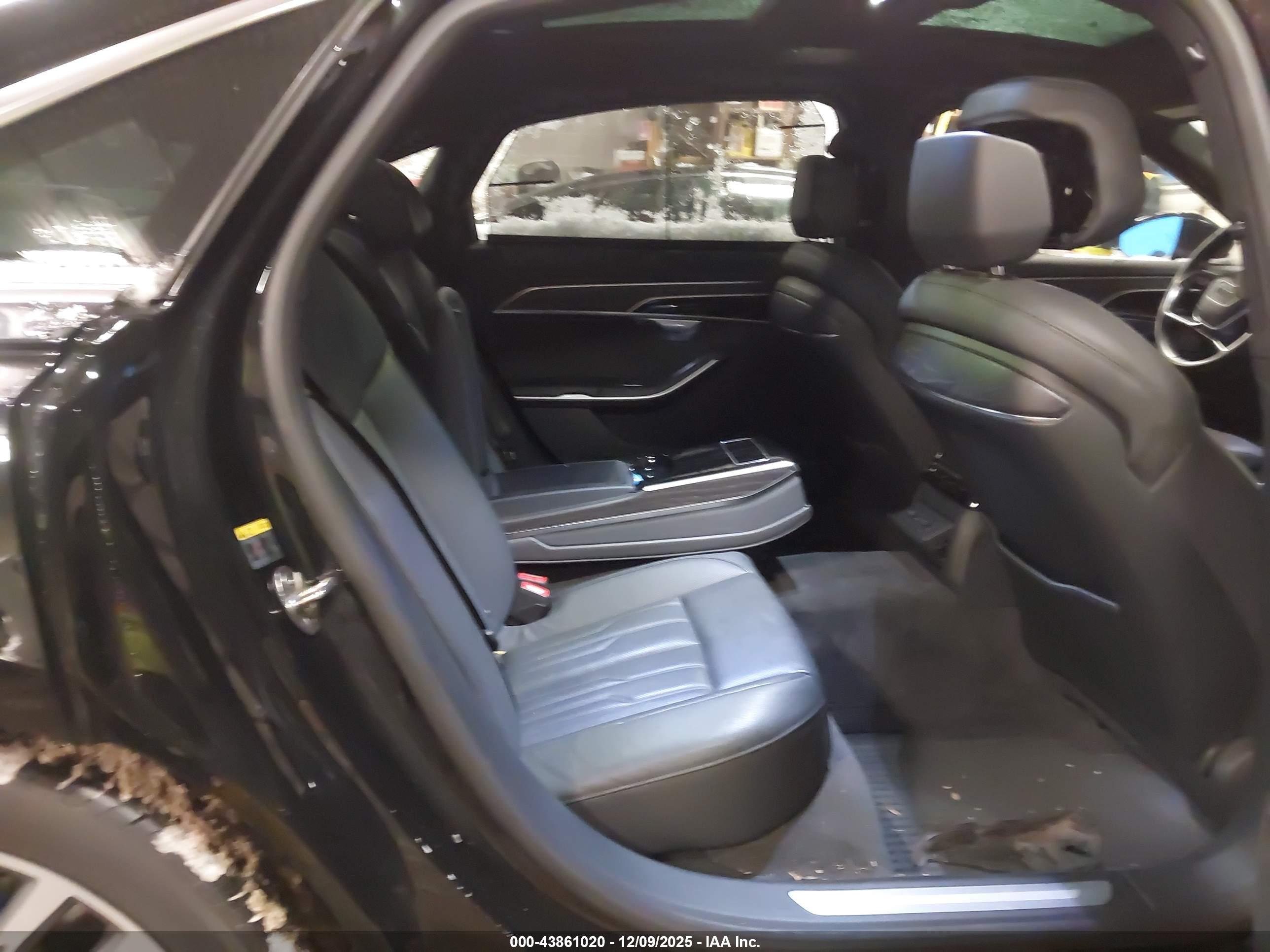 AUDI A8 image 8