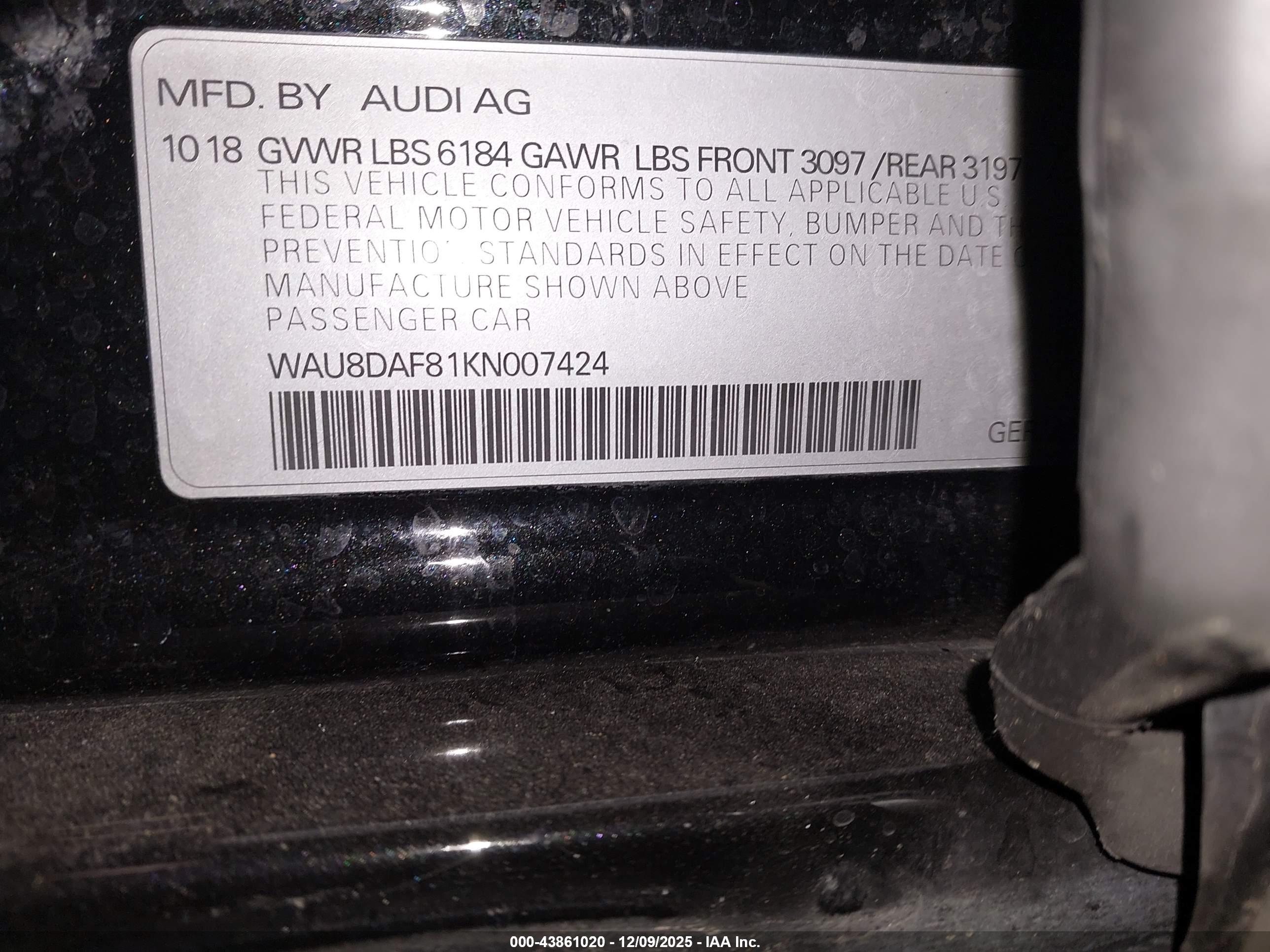 AUDI A8 image 9