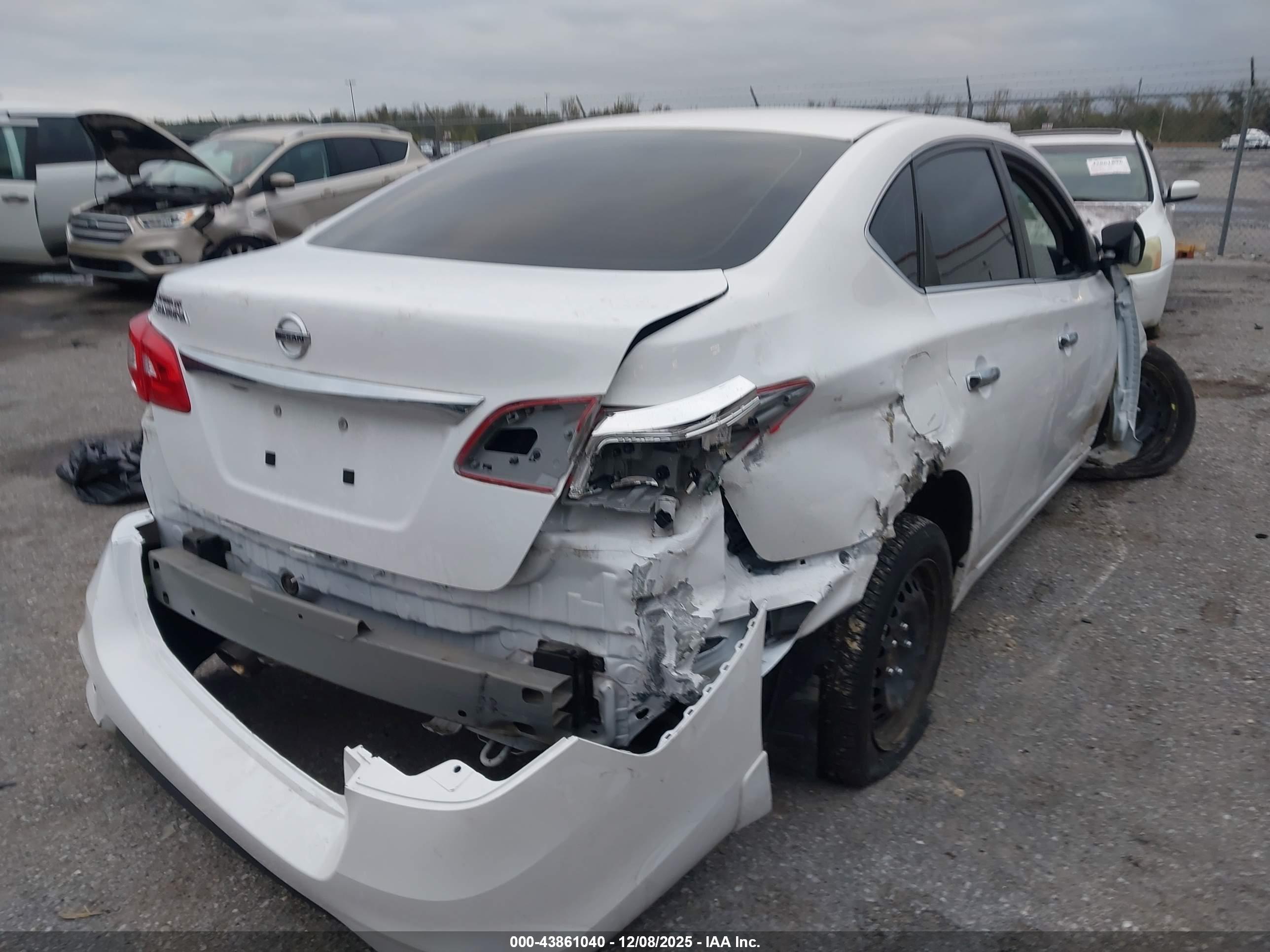 NISSAN SENTRA image 4