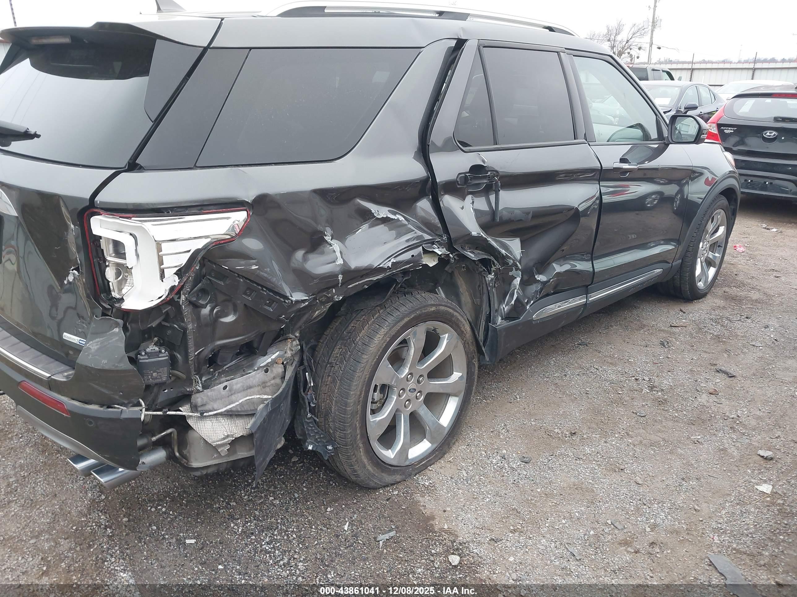 FORD EXPLORER image 6
