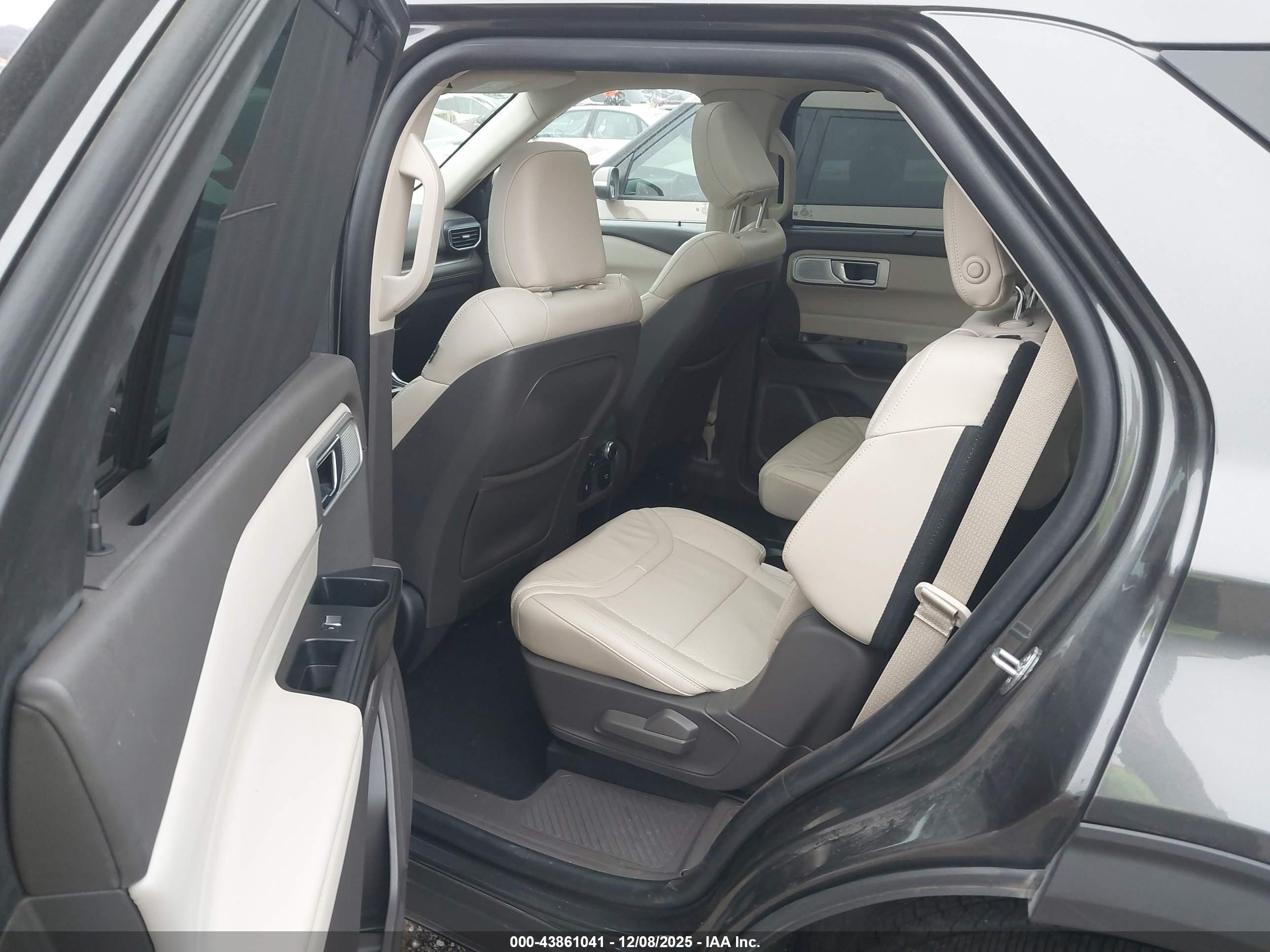 FORD EXPLORER image 8