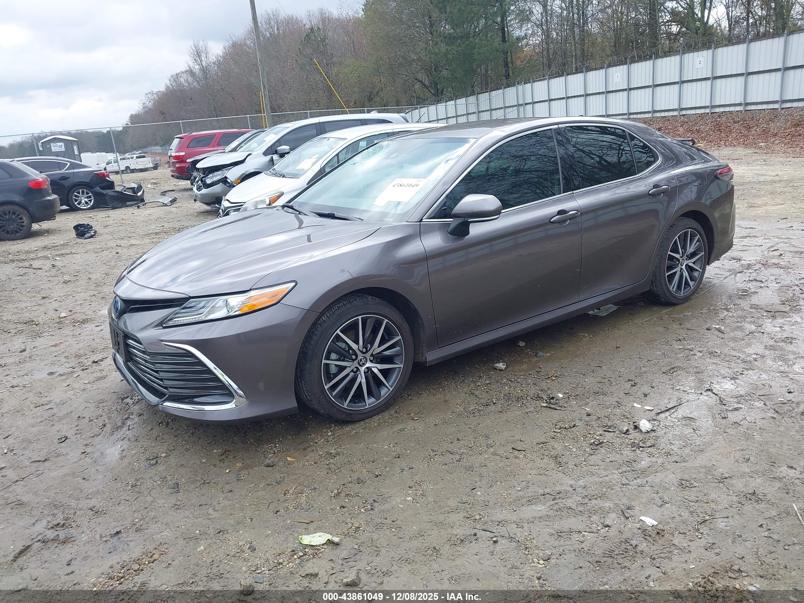 TOYOTA CAMRY image 2