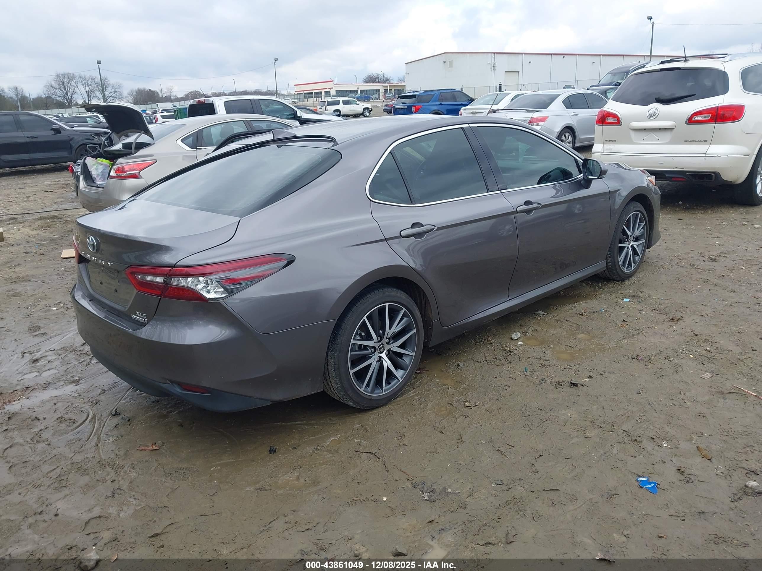 TOYOTA CAMRY image 4