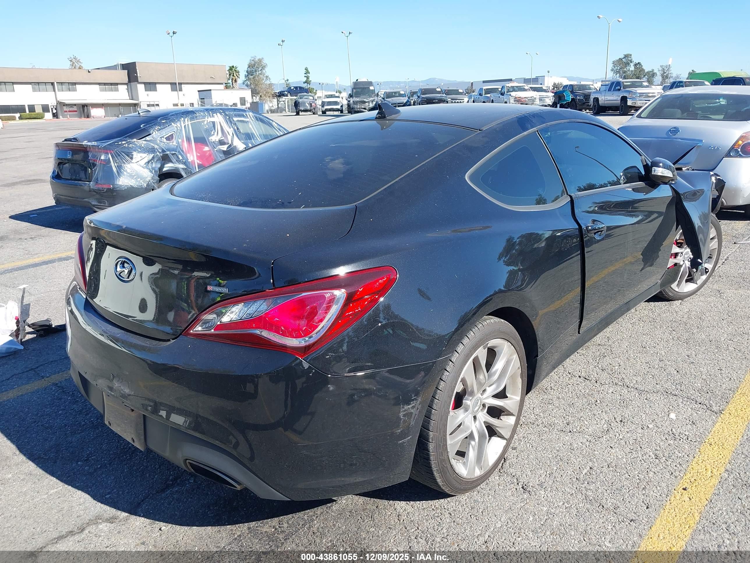 HYUNDAI GENESIS image 4