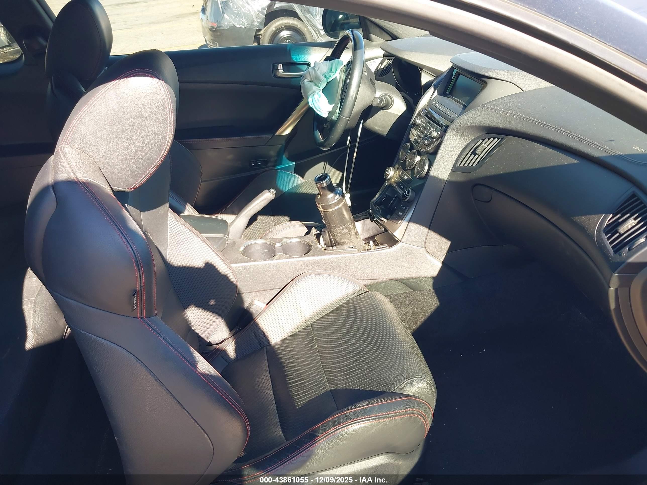 HYUNDAI GENESIS image 5
