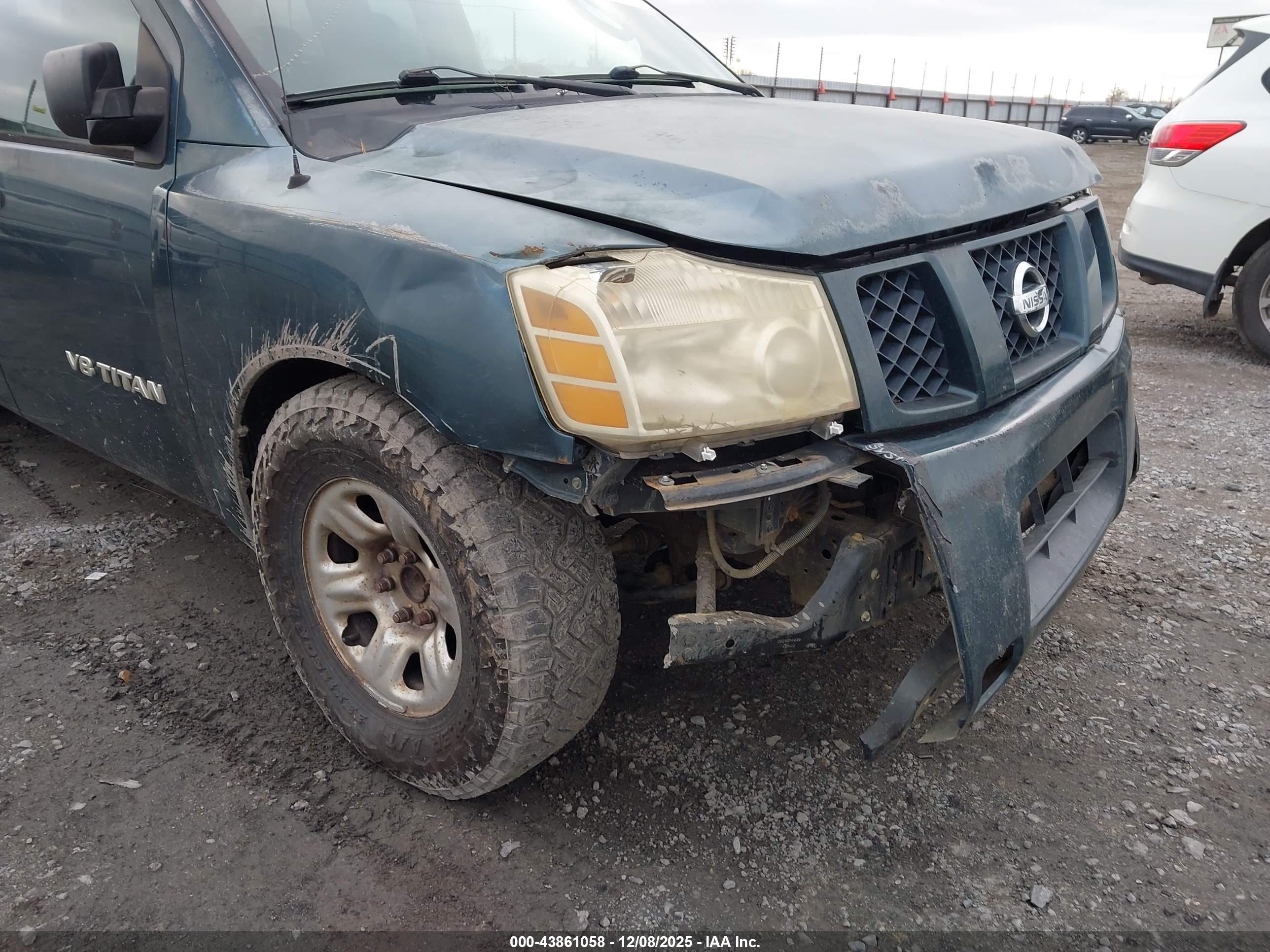 NISSAN TITAN image 6