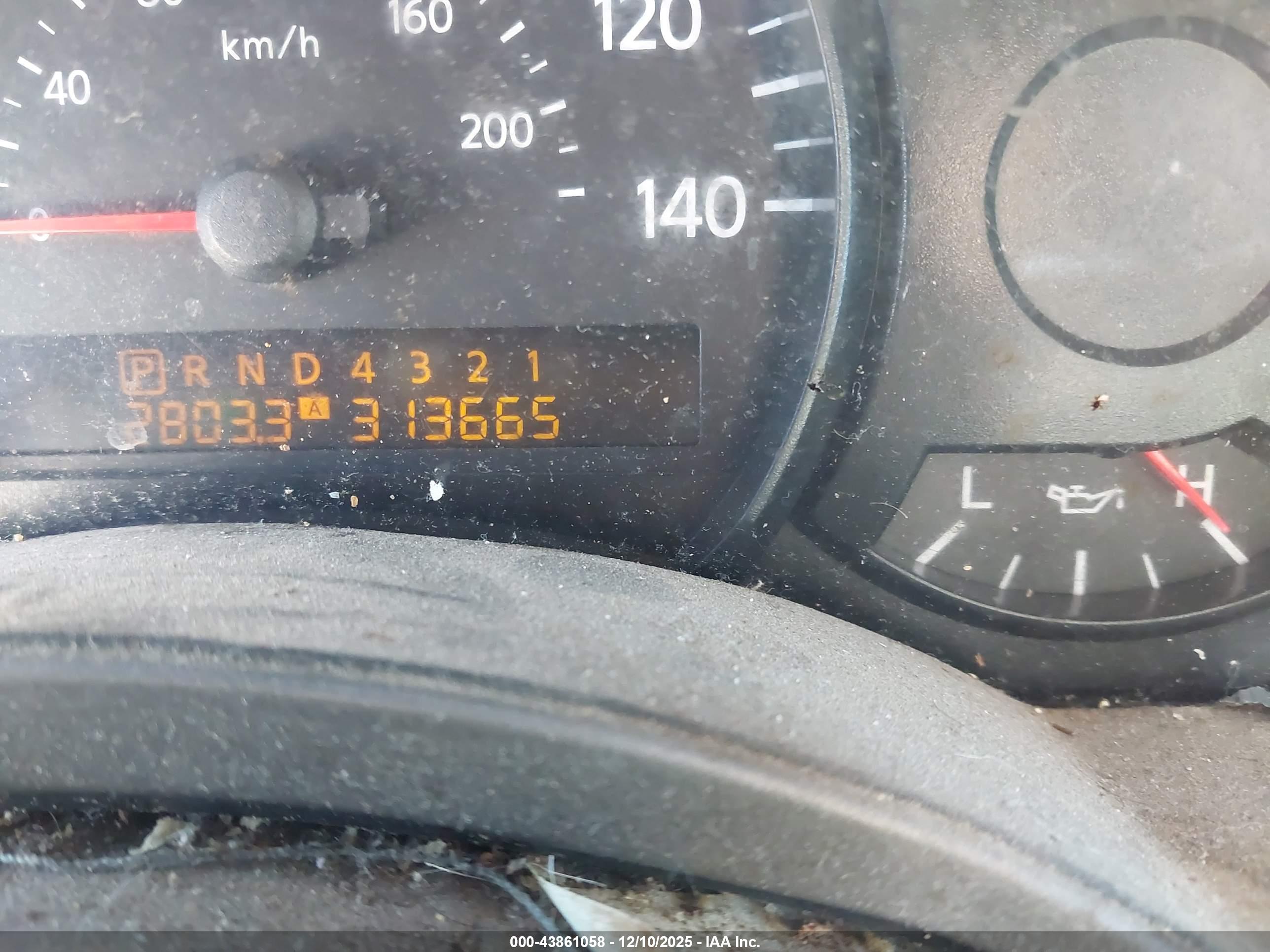 NISSAN TITAN image 7