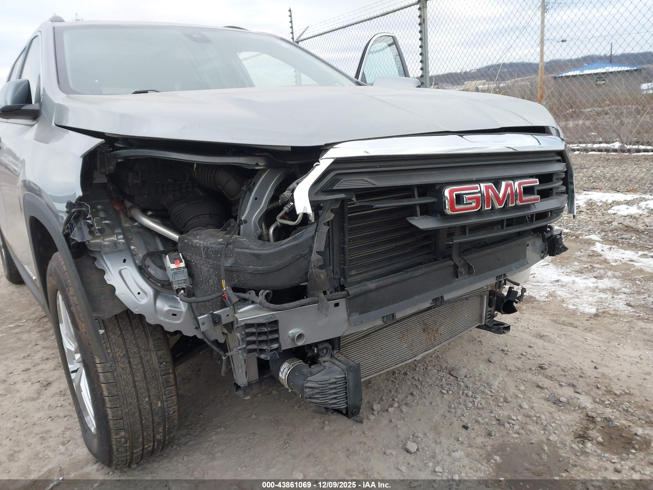 GMC TERRAIN image 6