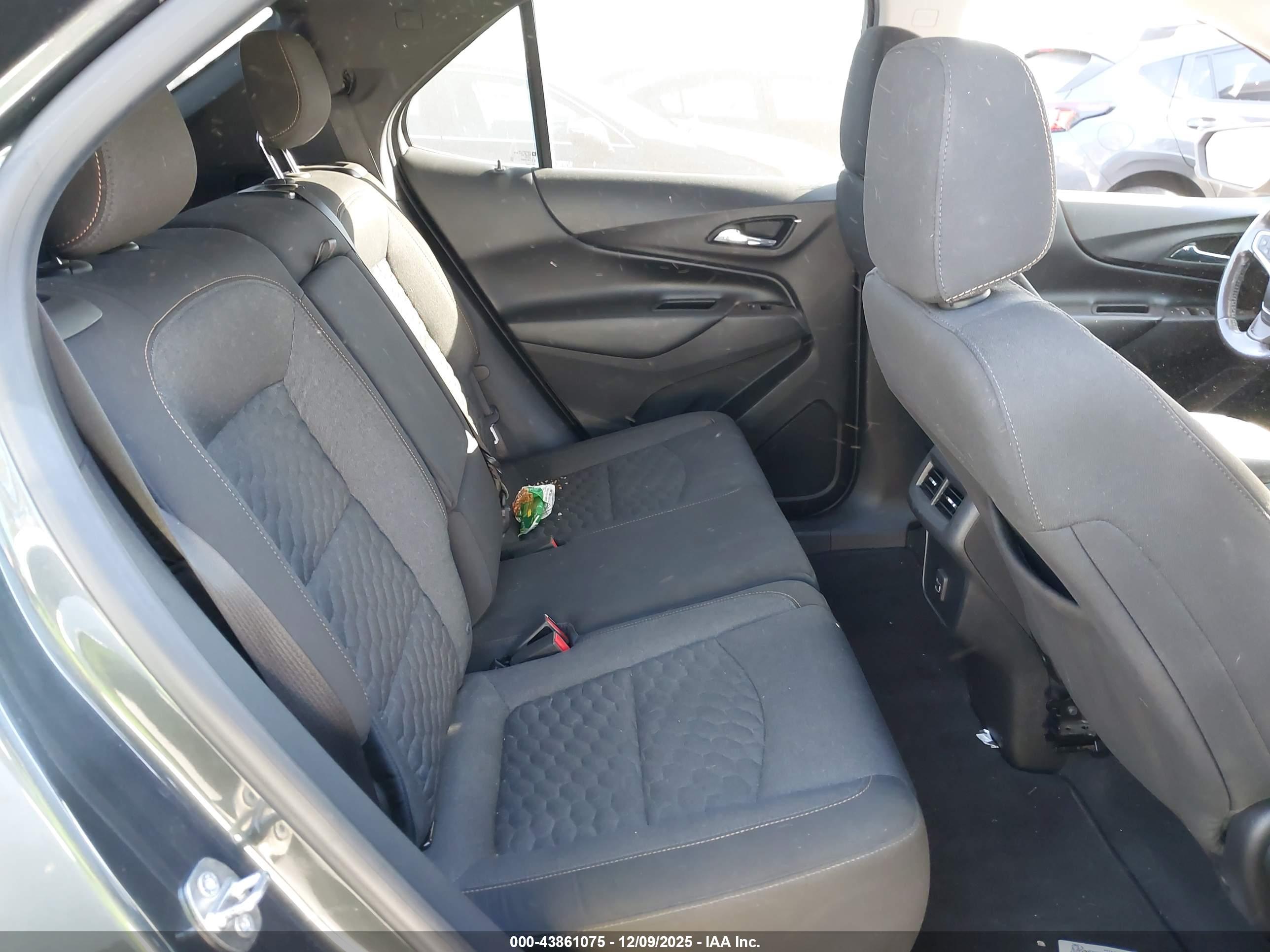 CHEVROLET EQUINOX image 8