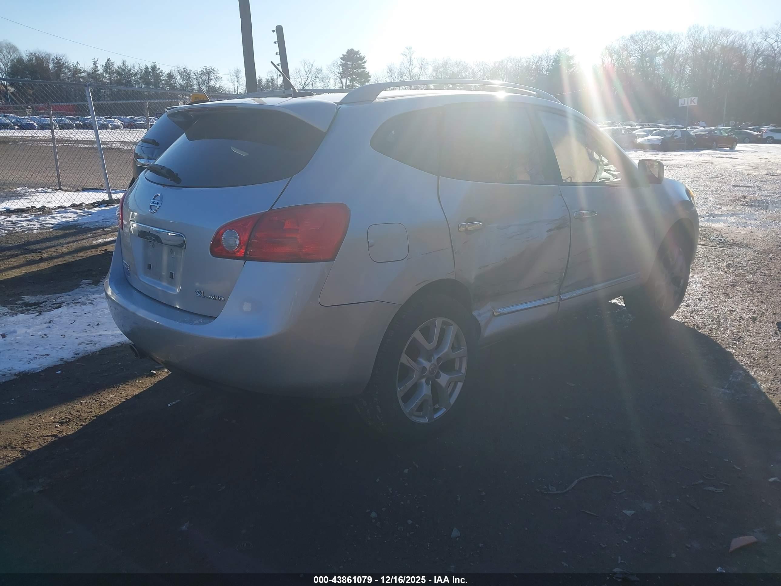 NISSAN ROGUE image 4