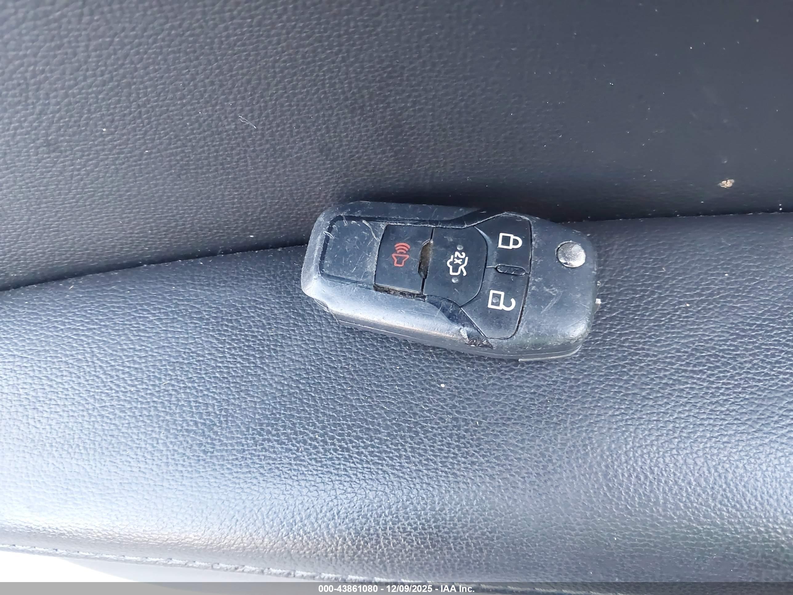FORD FUSION image 11