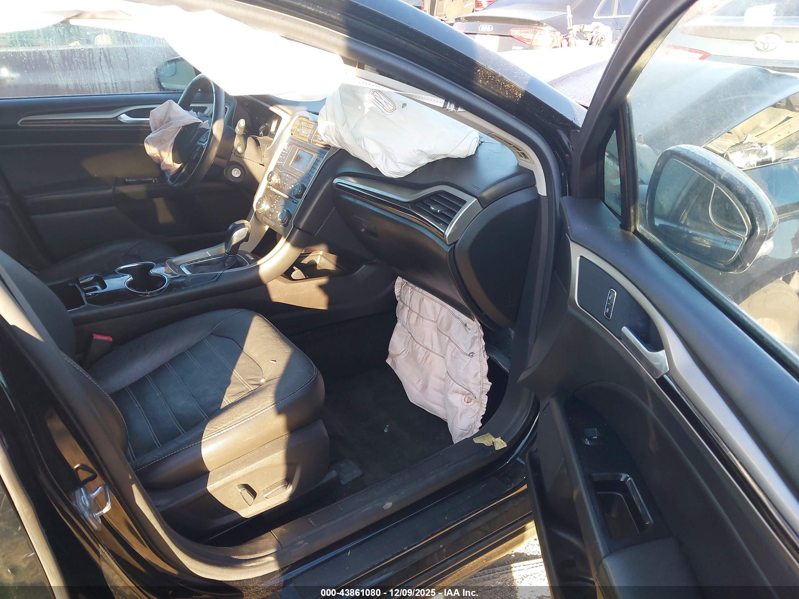 FORD FUSION image 5