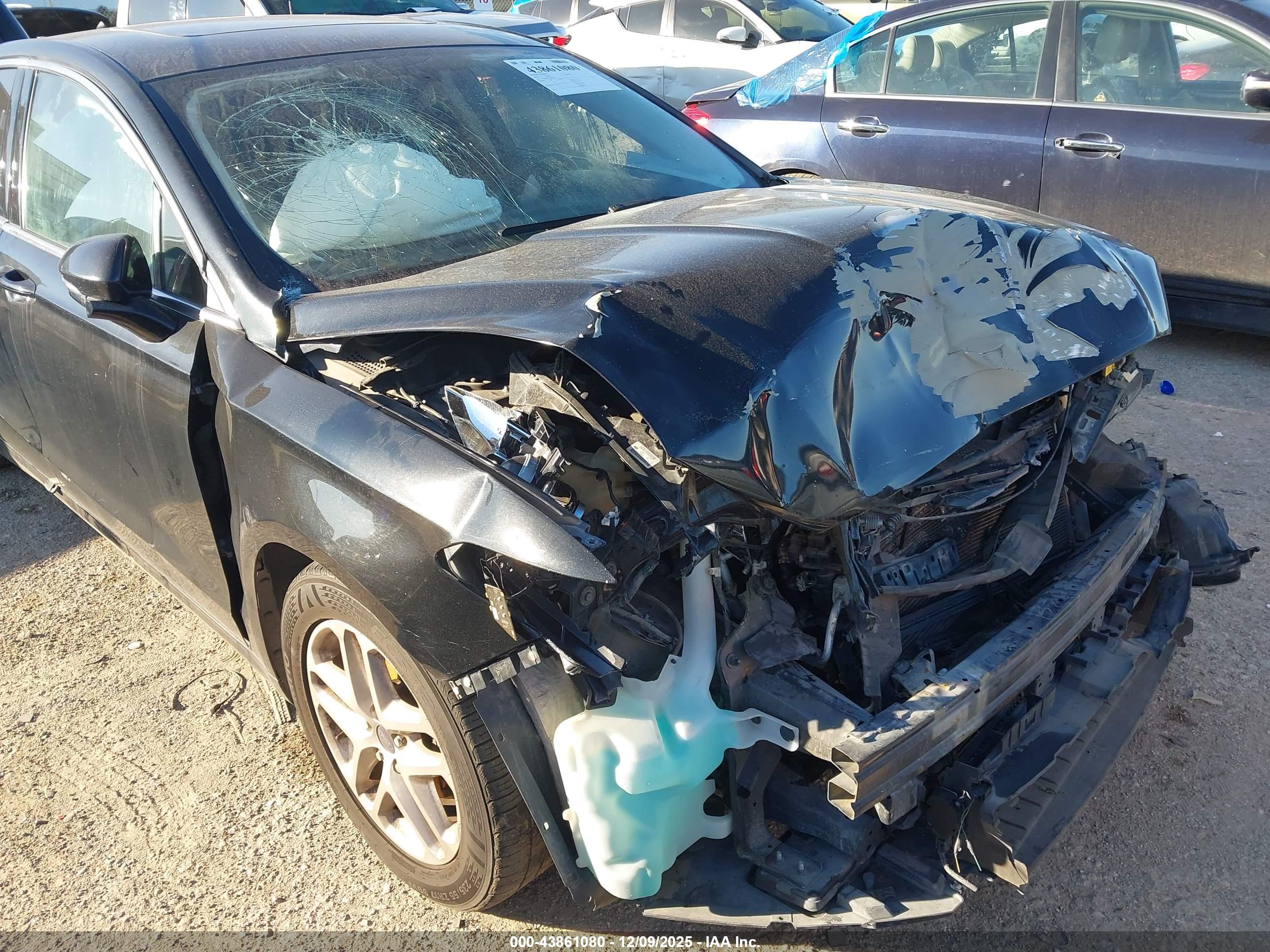 FORD FUSION image 6