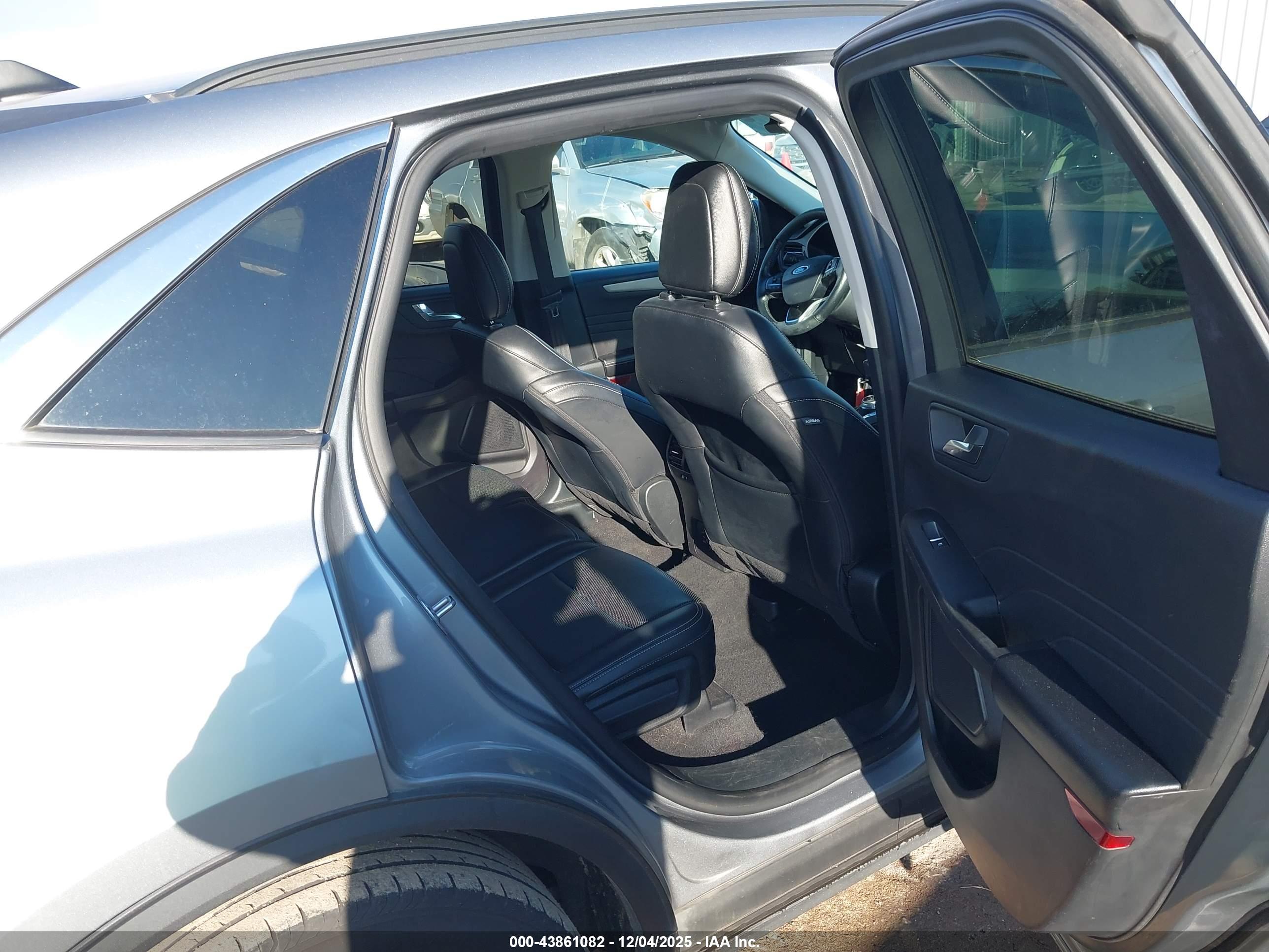 FORD ESCAPE image 8