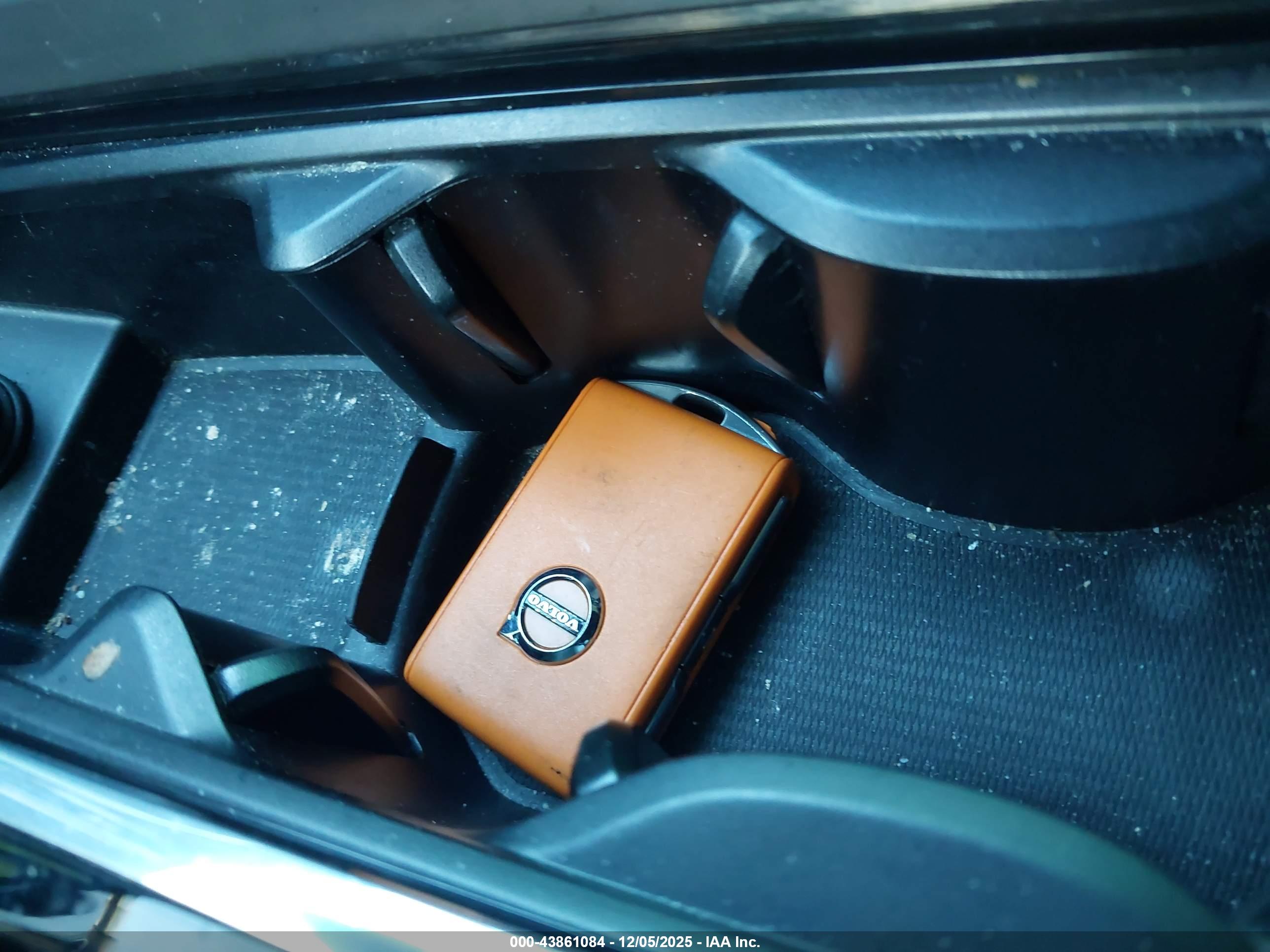 VOLVO XC60 image 11