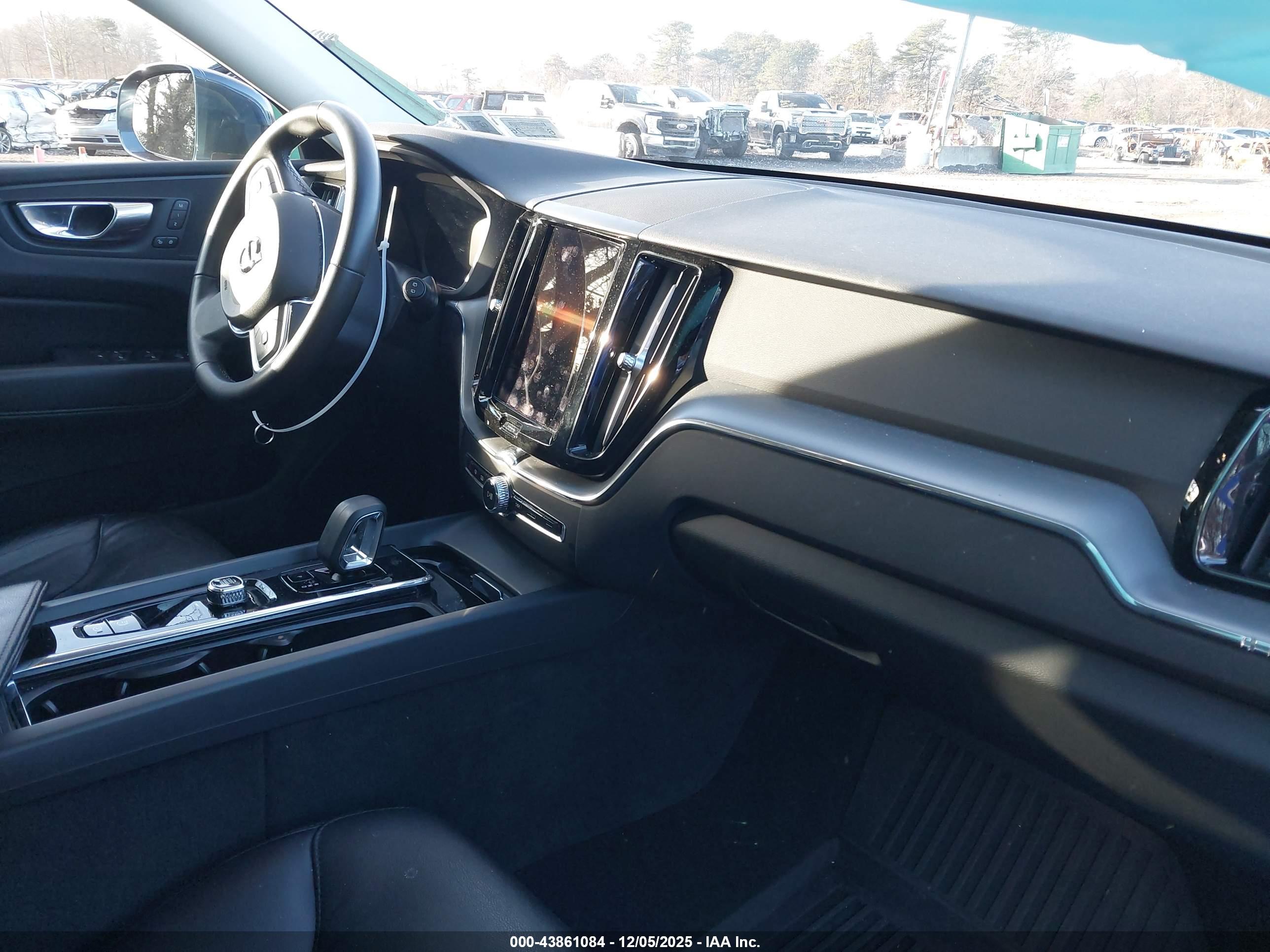 VOLVO XC60 image 5