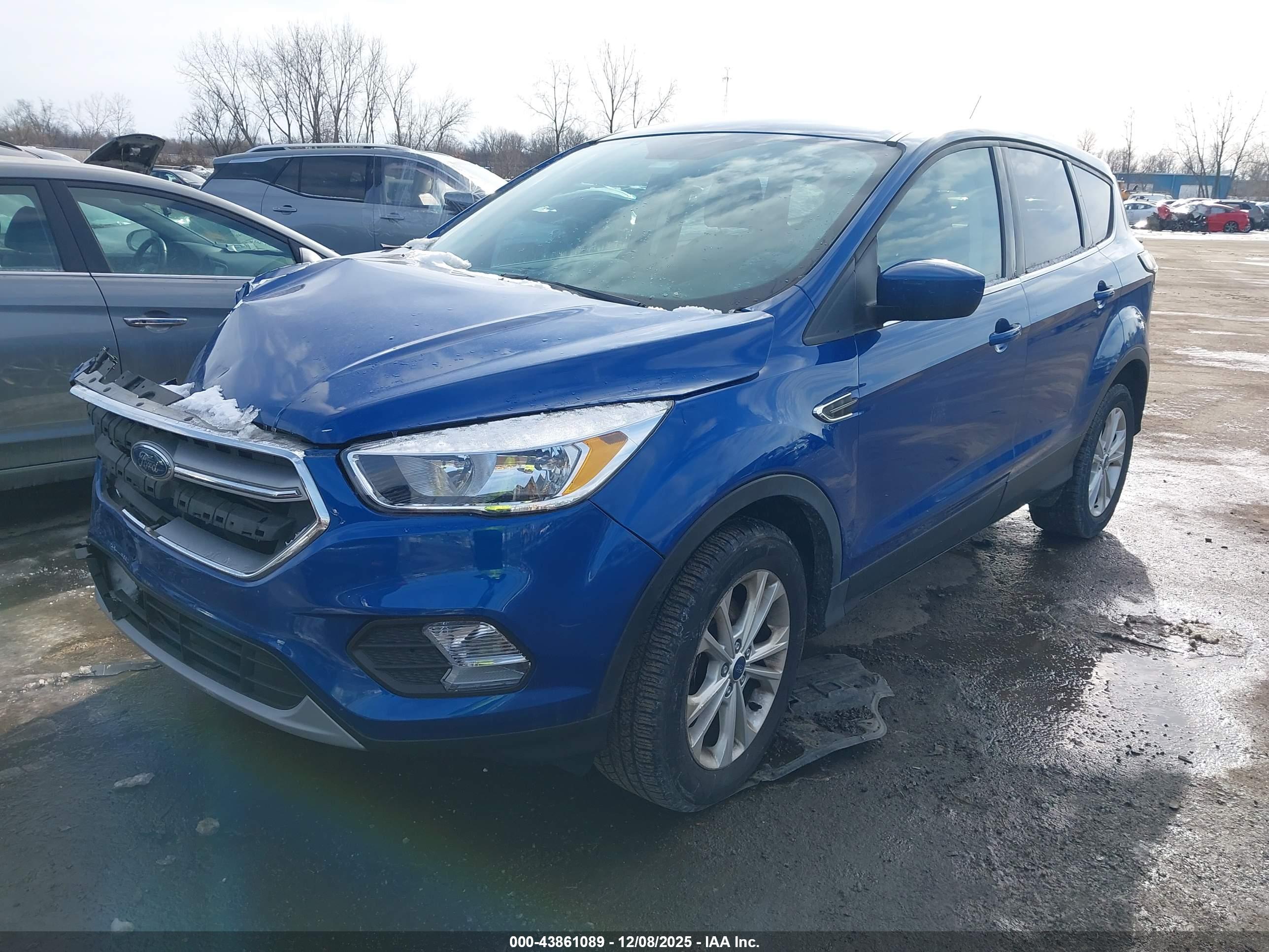 FORD ESCAPE image 2