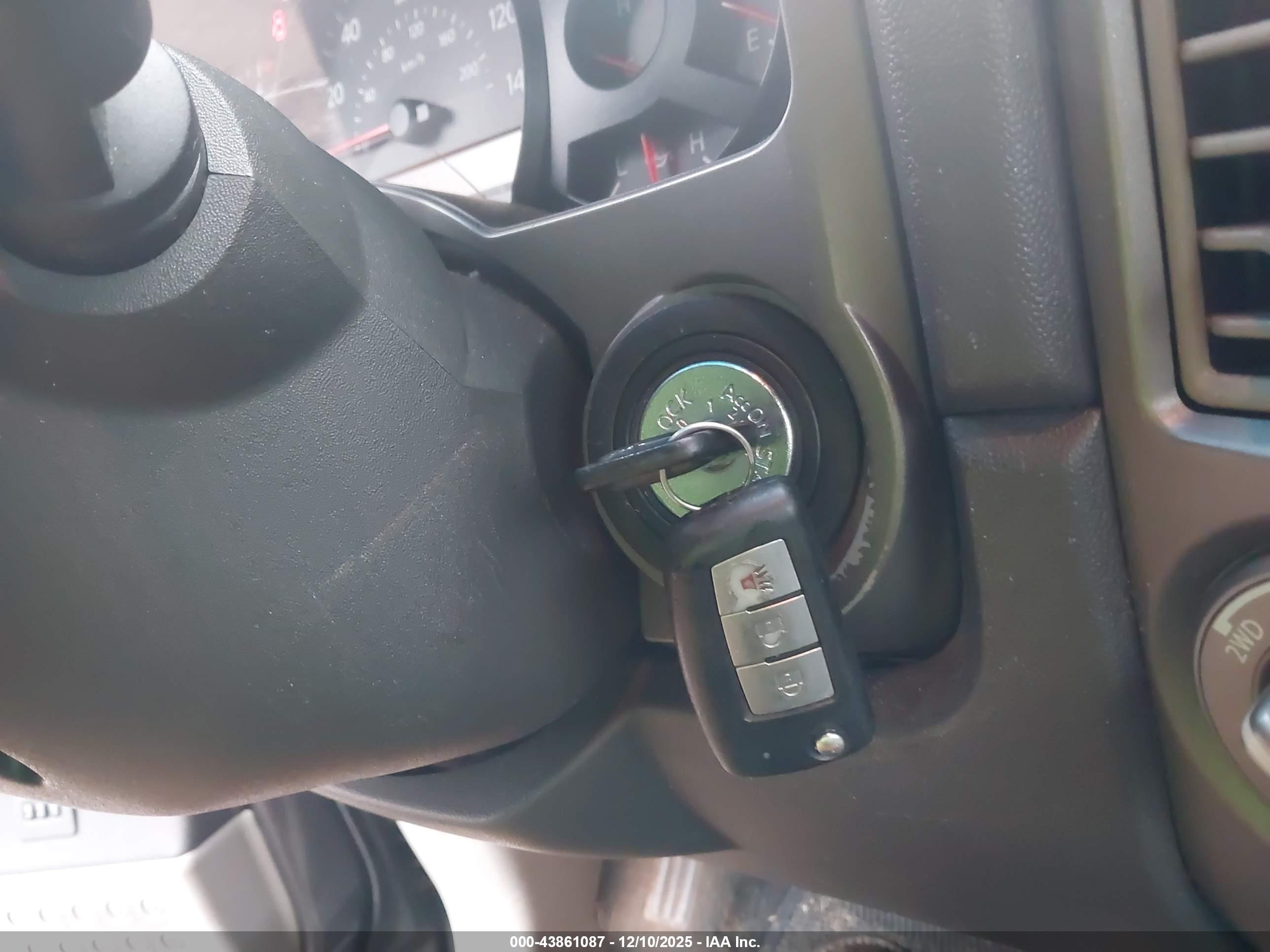 NISSAN TITAN image 11