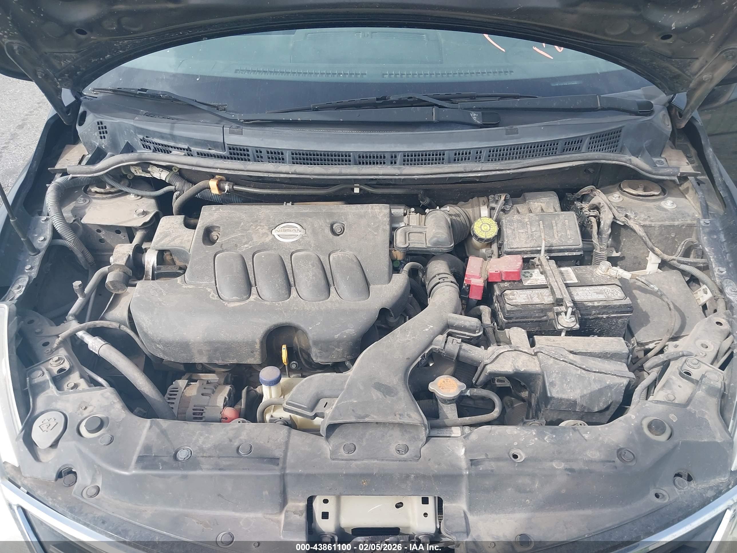 NISSAN VERSA image 10
