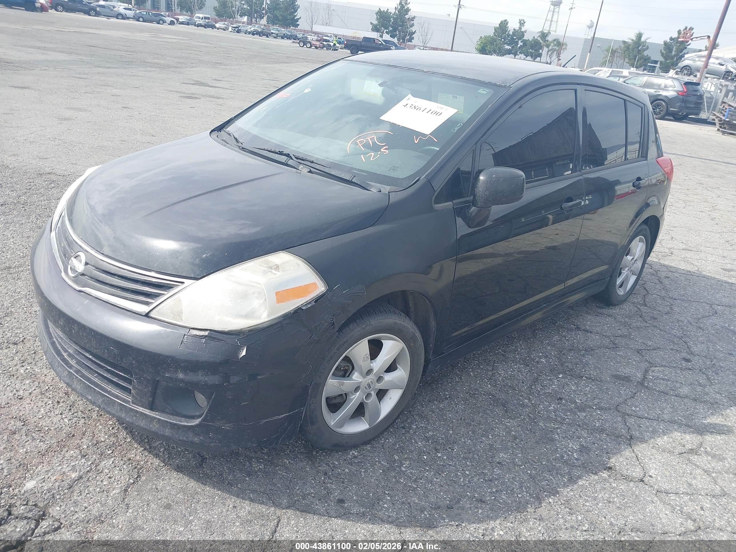 NISSAN VERSA image 2
