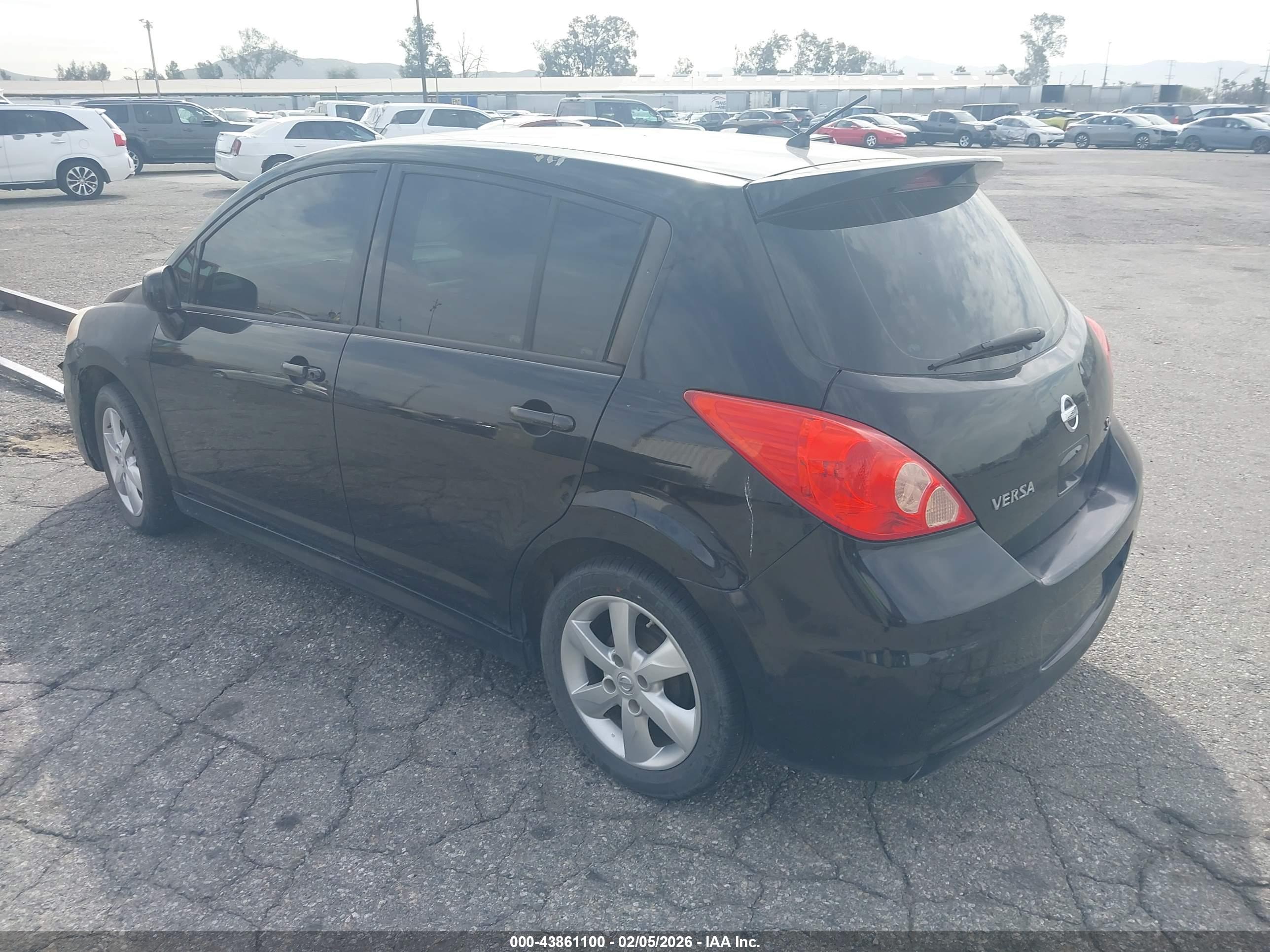 NISSAN VERSA image 3