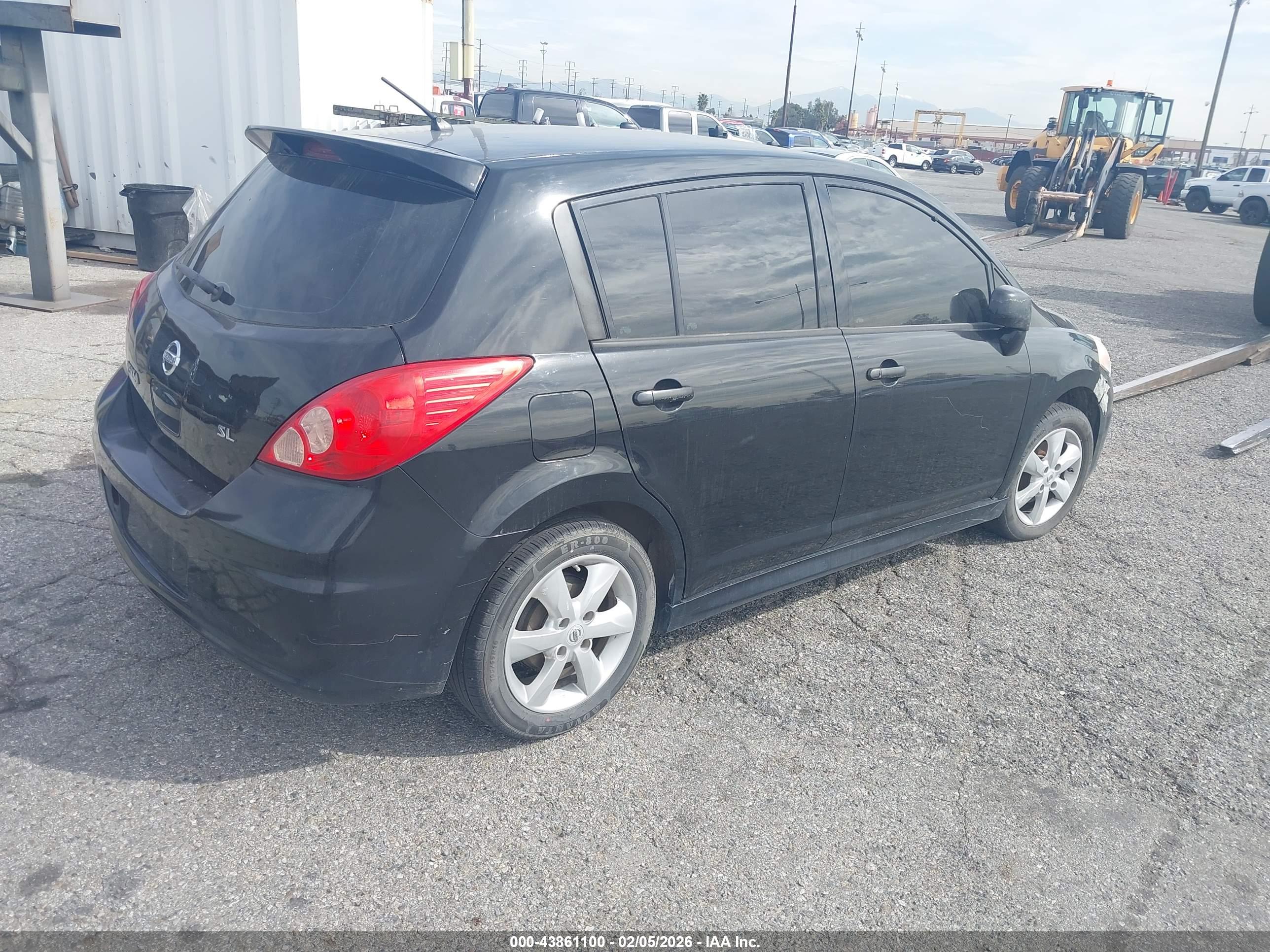 NISSAN VERSA image 4