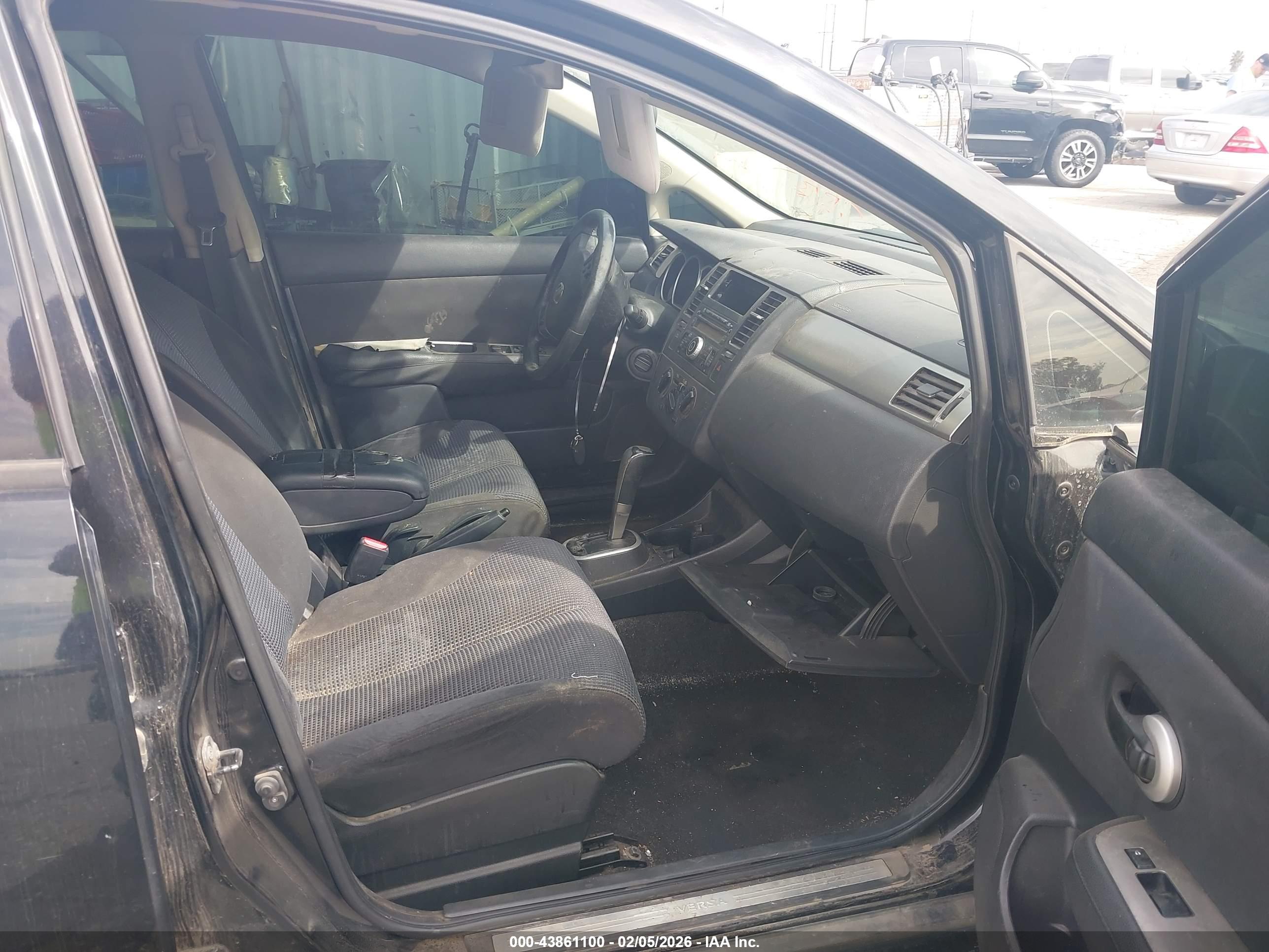 NISSAN VERSA image 5